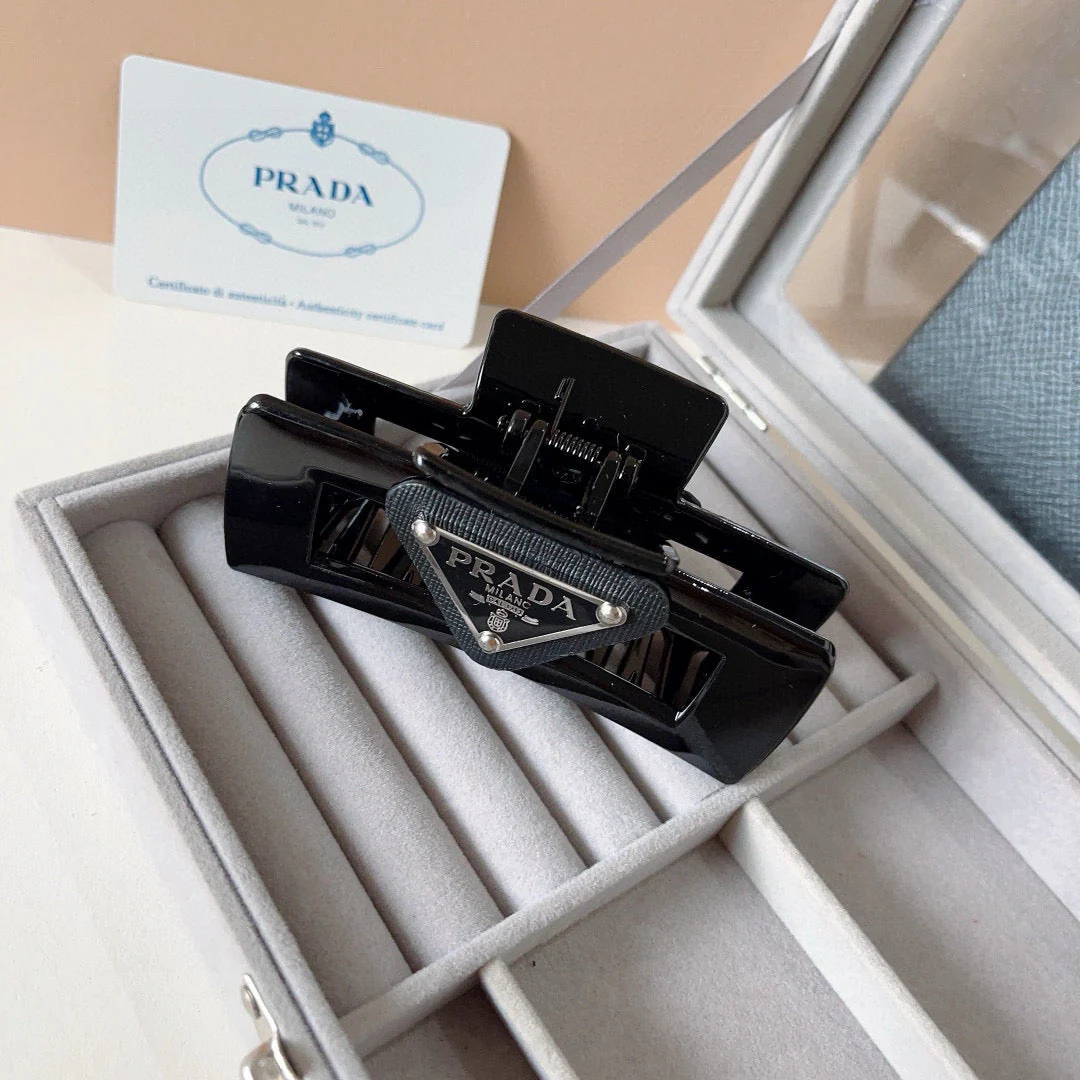 P hair clips
