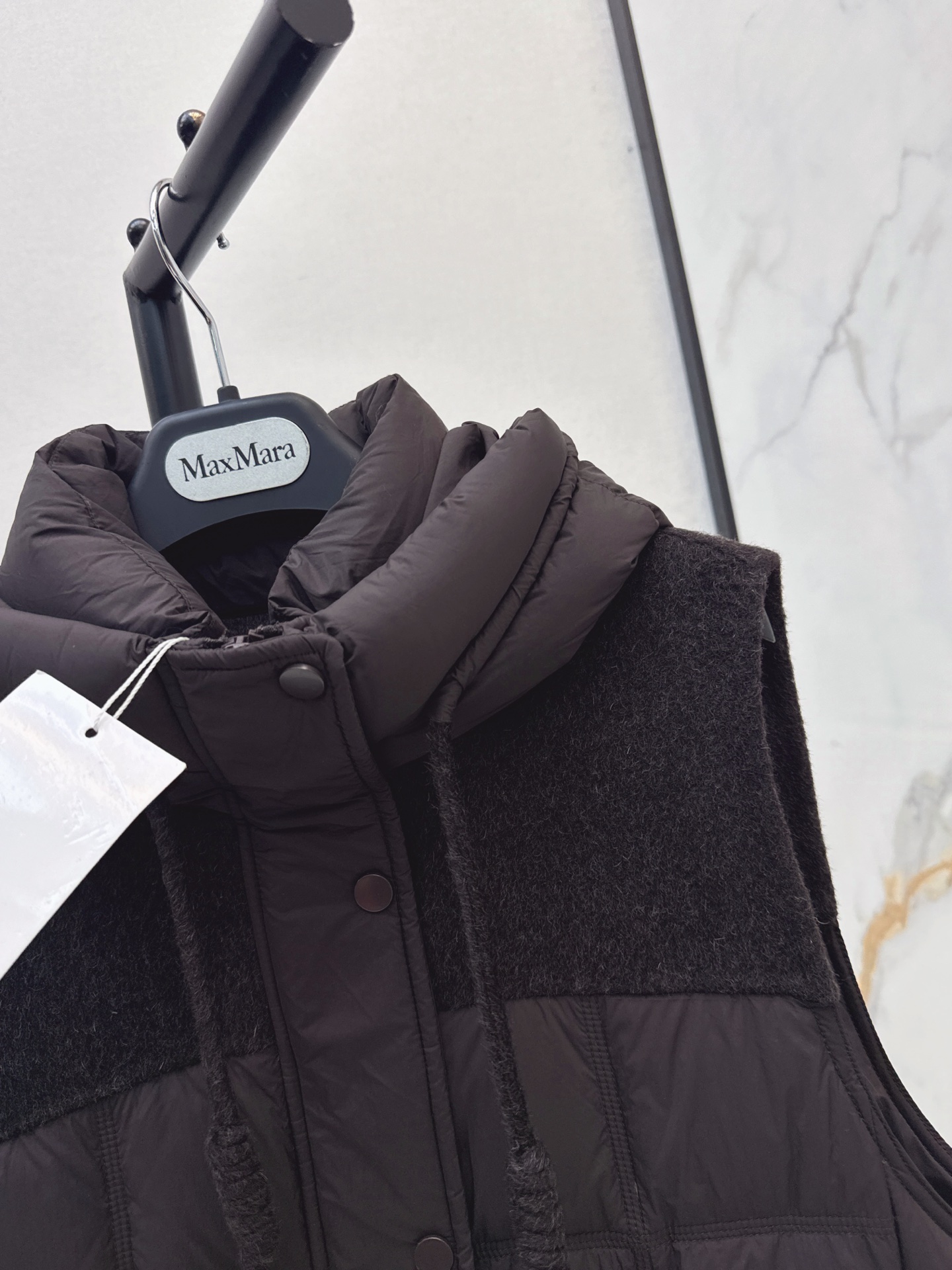 Max 26fw knit contract hooded down vest