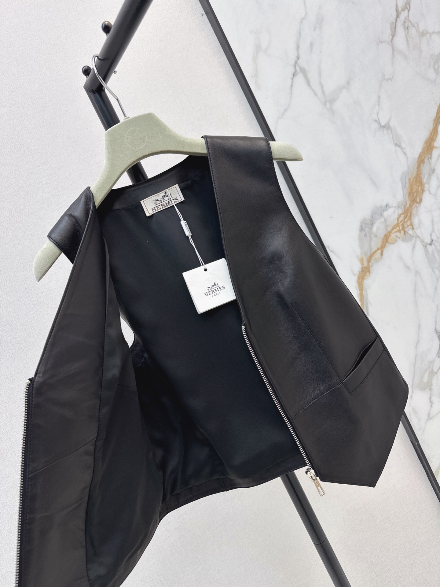 Her 26fw lether vest jacket