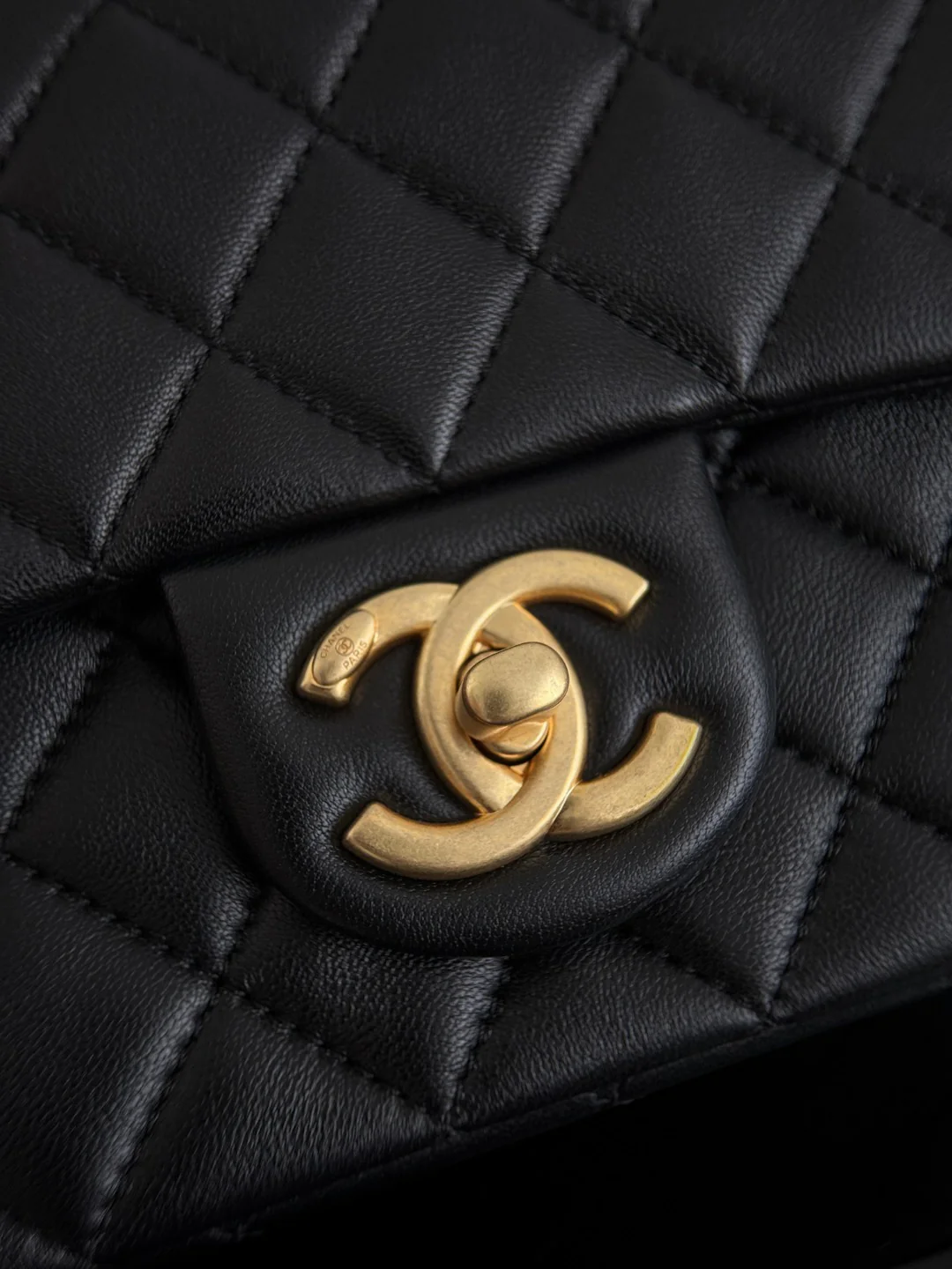 Chan cf18 chain shoulder bag