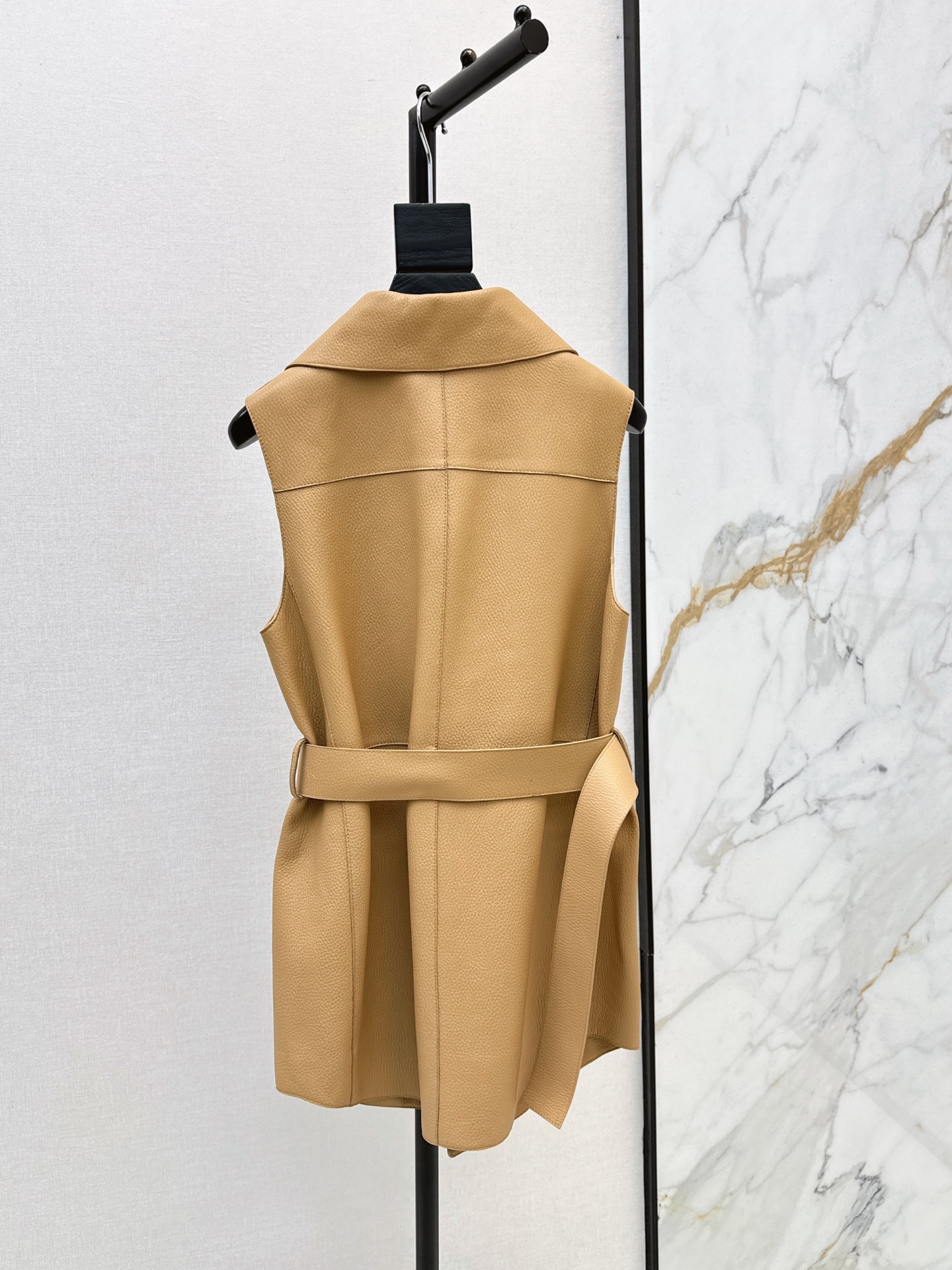 Her 26fw belted leather vest jacket