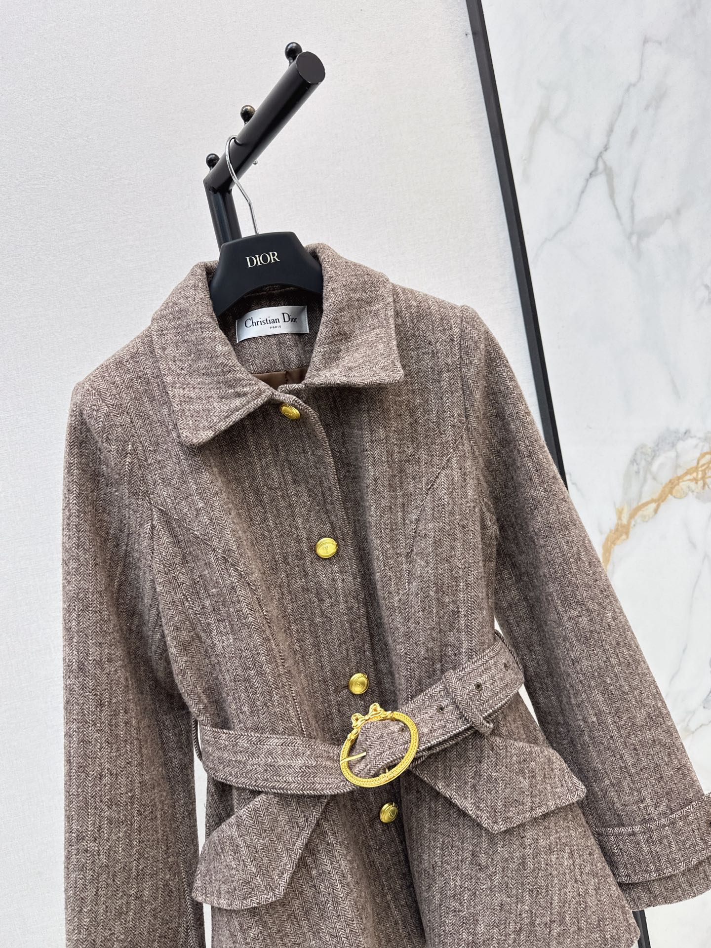 CD 26fw  herringbone belted jacket