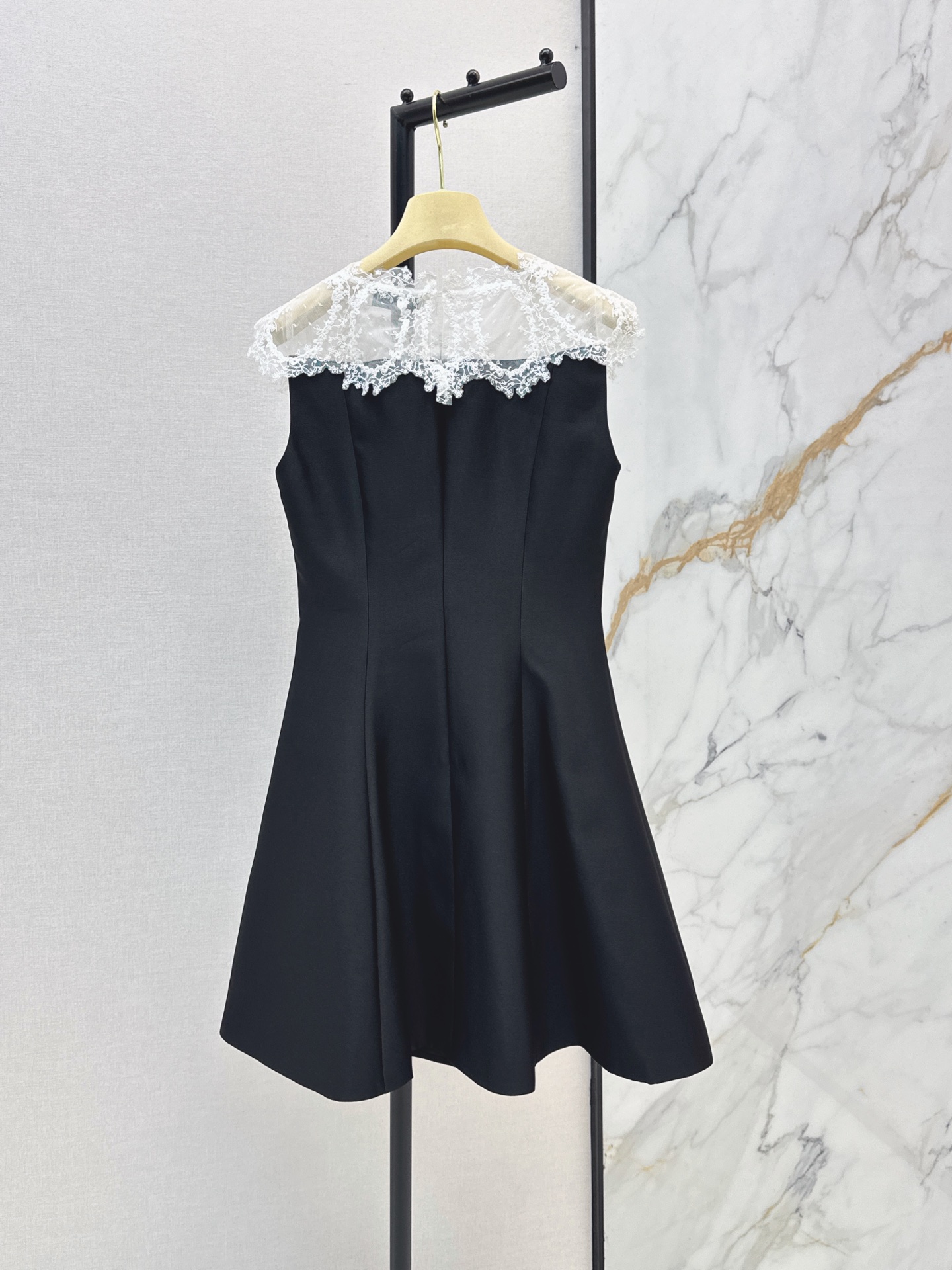 Miu 26ss lace contract dress