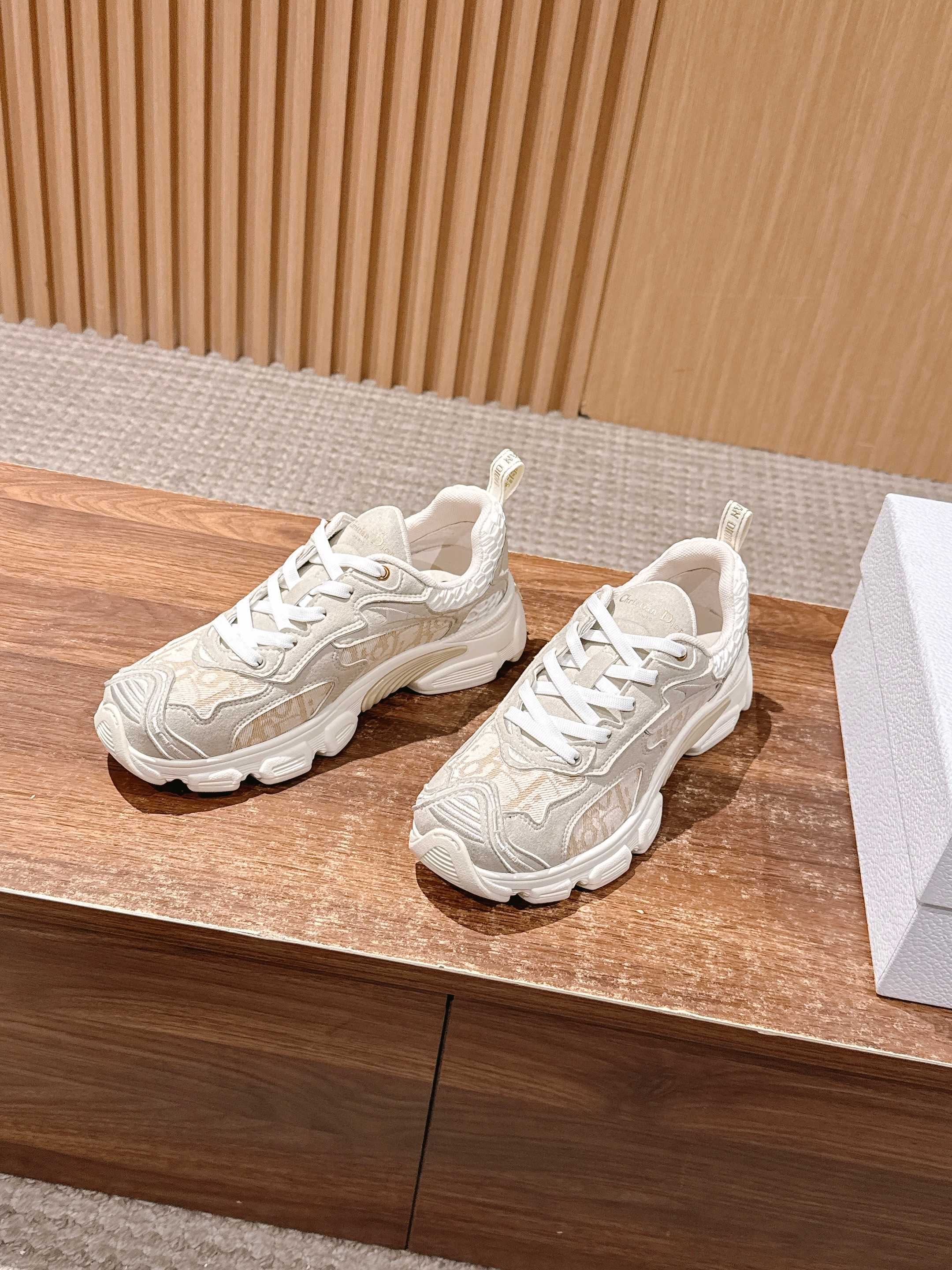 Dio 25fw clunky sneaker