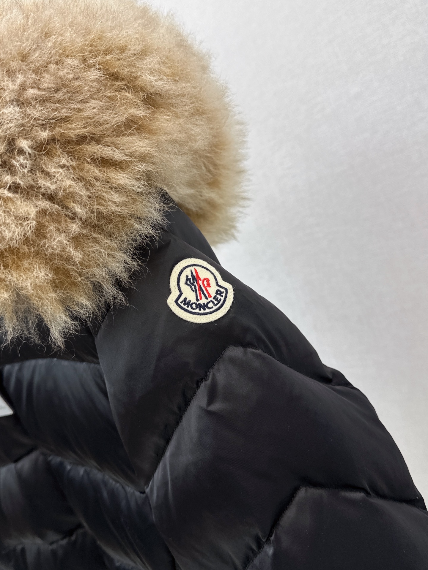 Monc 26fw fur-trim hooded belted down jacket