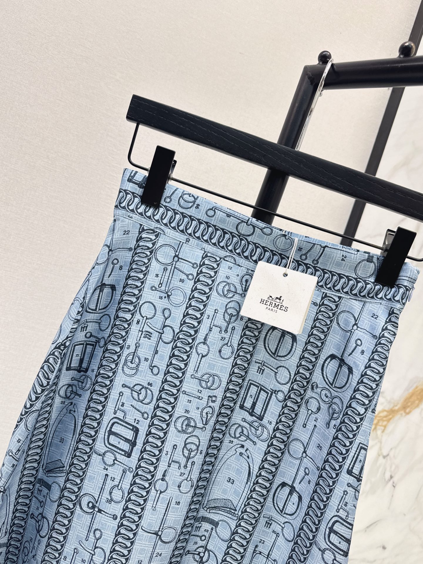 Her 26fw print silk pleated skirt