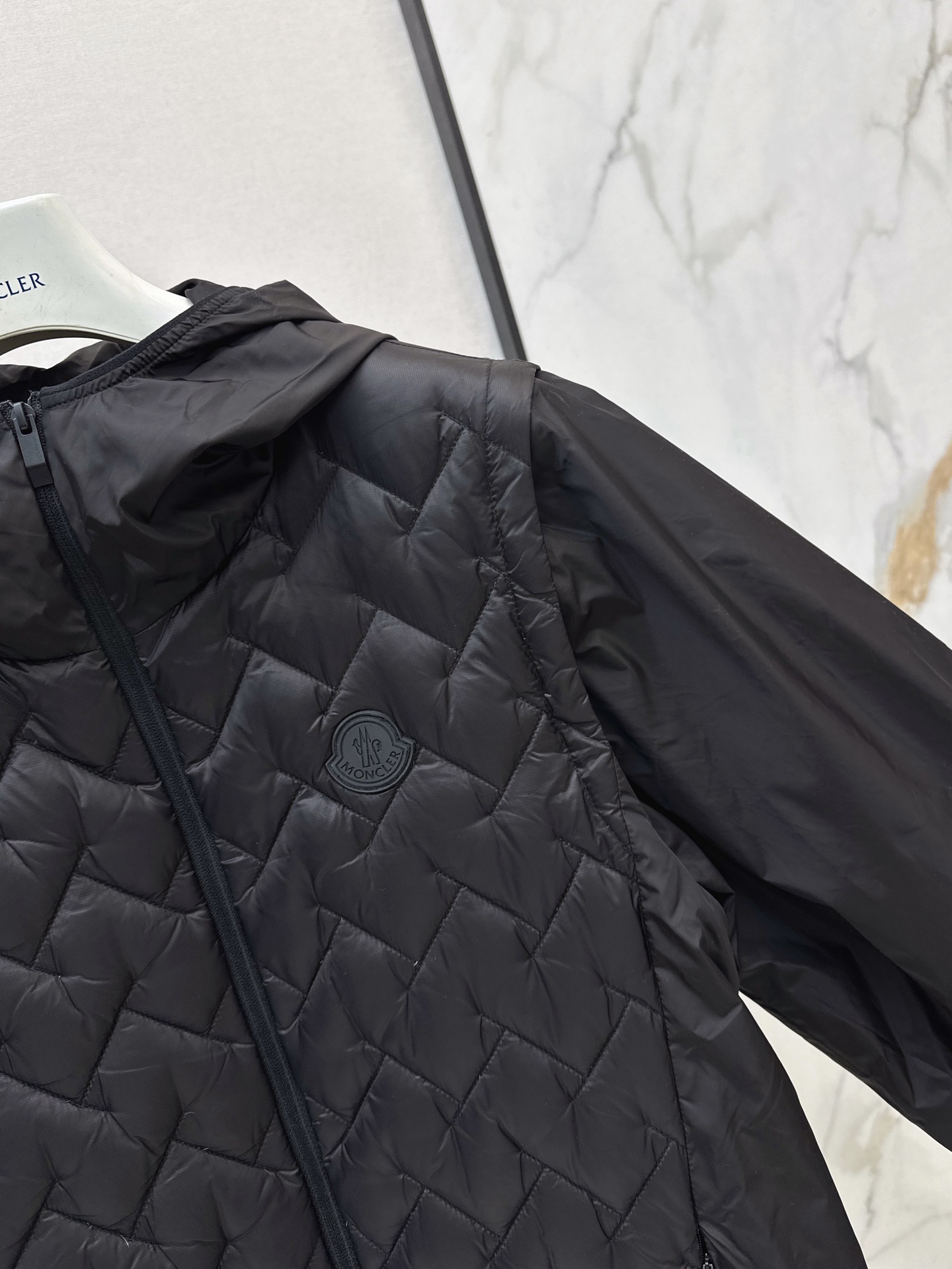 Monc 26fw detachable sleeve hooded down jacket