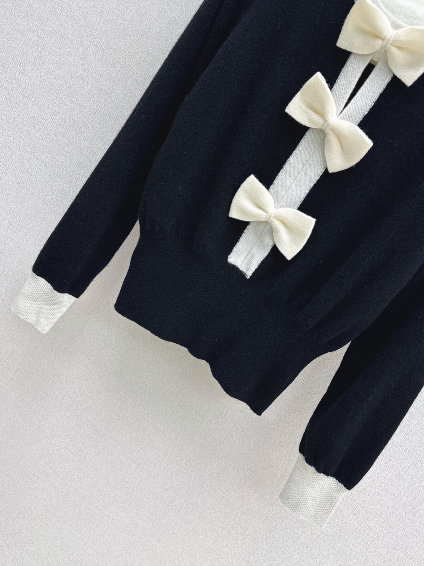 Chan 26fw 3d bow sweater