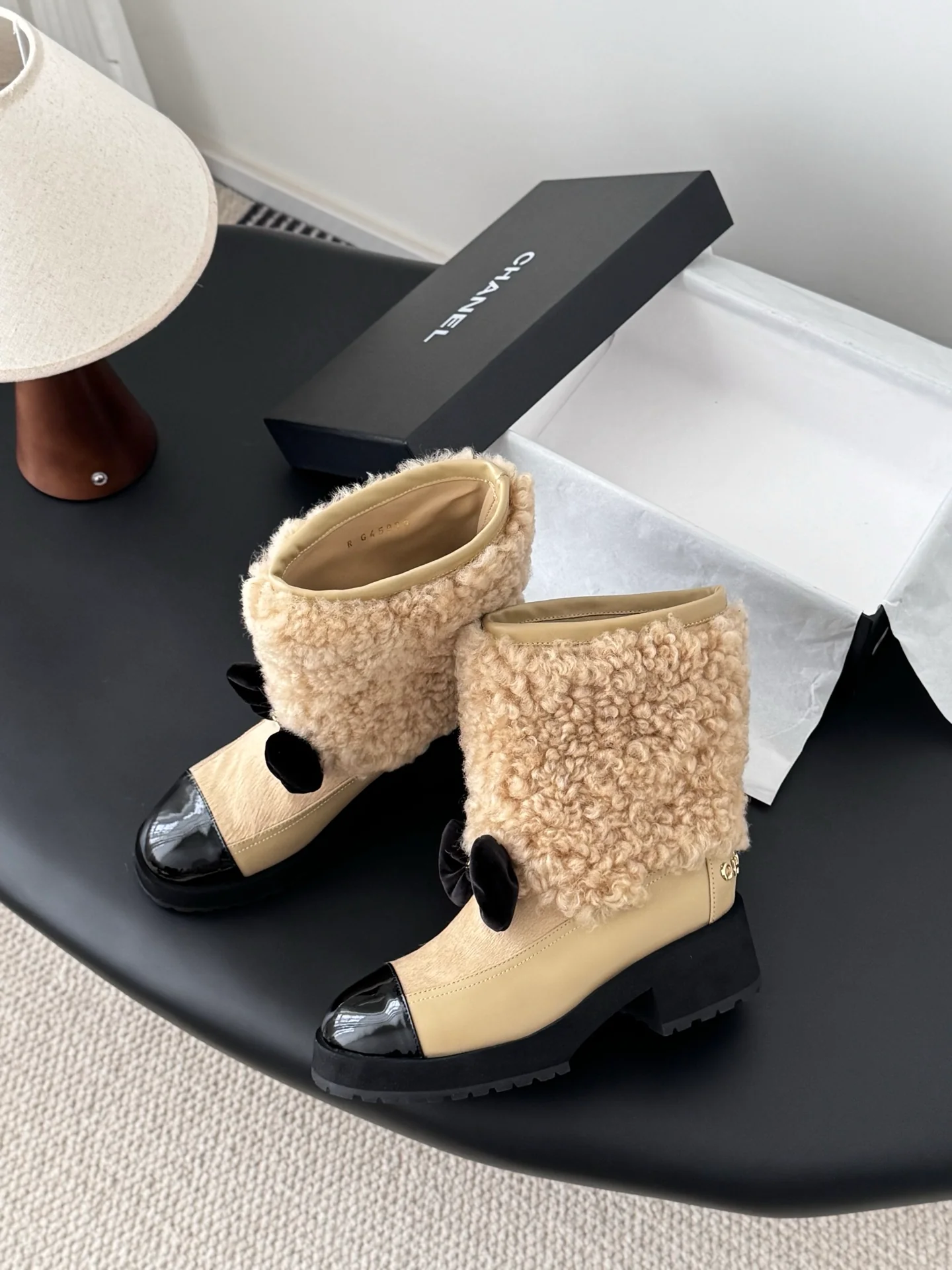 Chan 25fw plush boots with bow