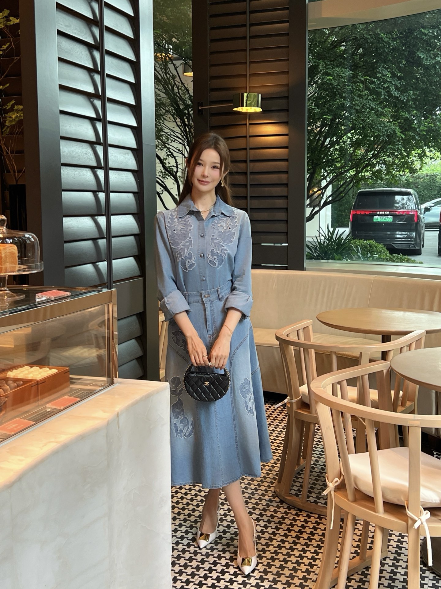 ES 26fw lace embroidery shirt