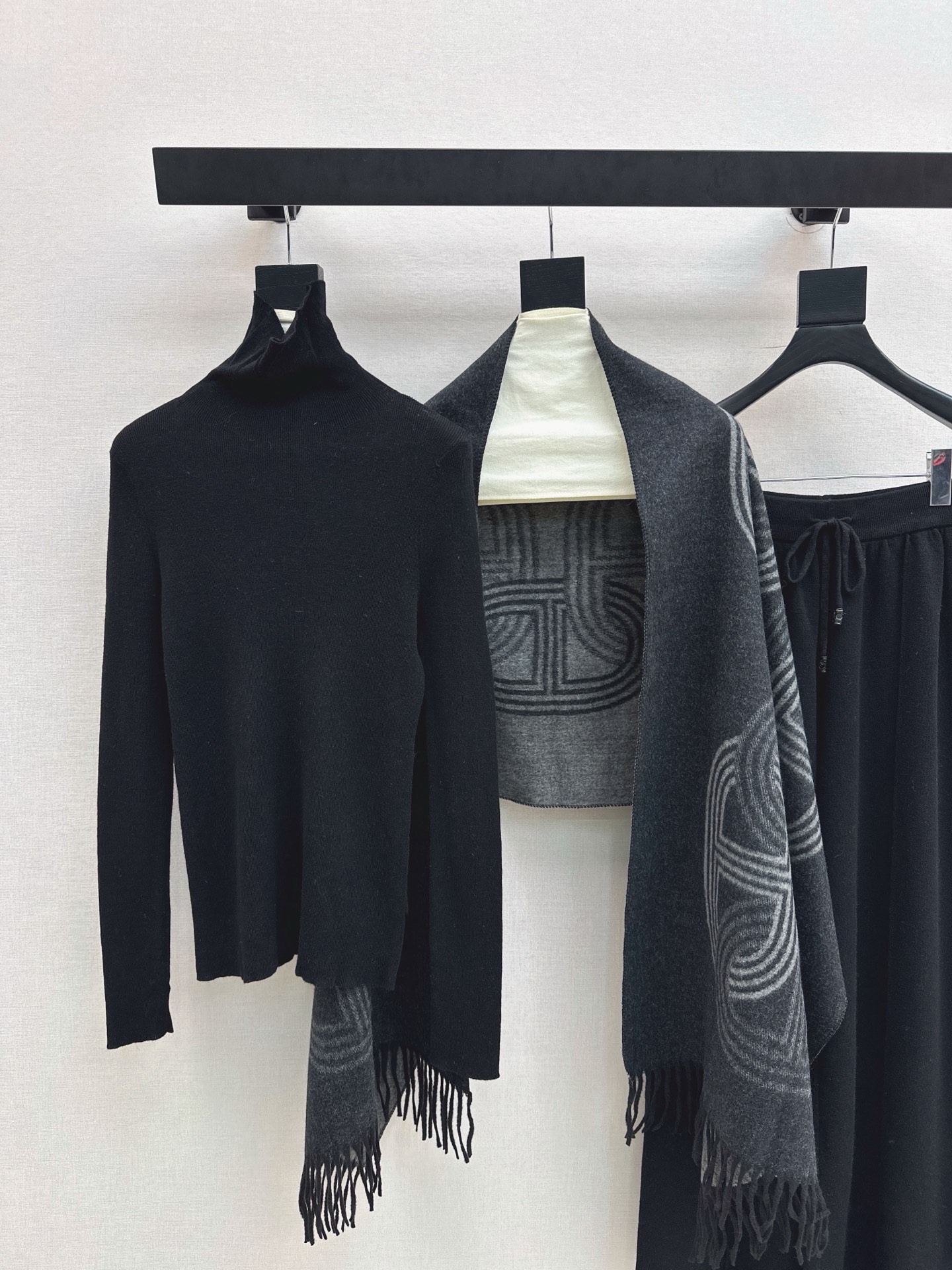 Her 26fw knit knitwear shawls pants sets
