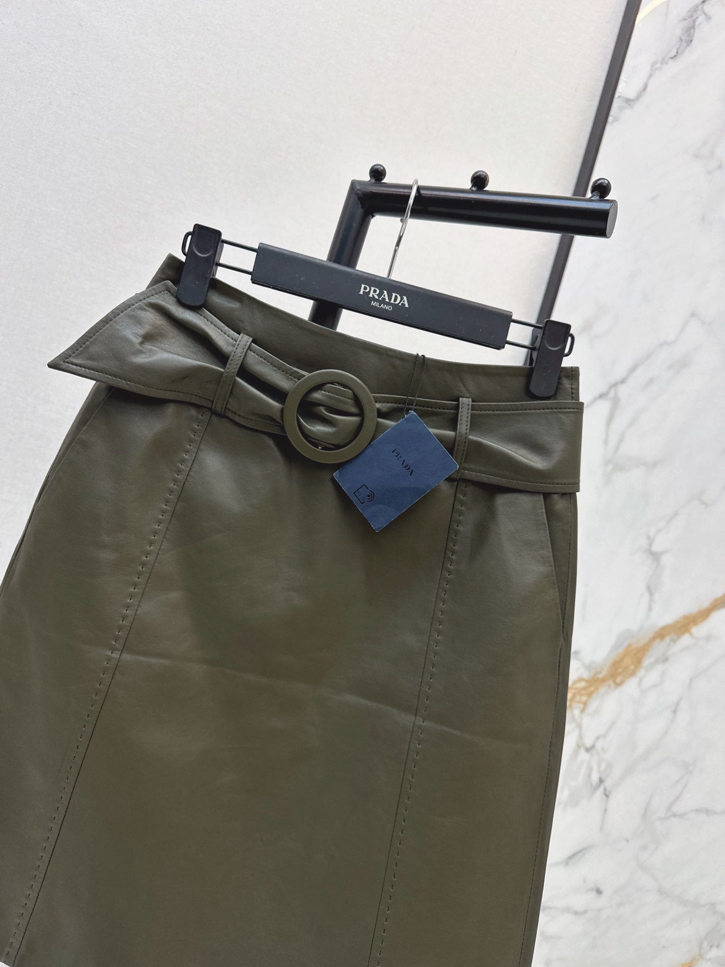 Pra 26fw leather belted skirt