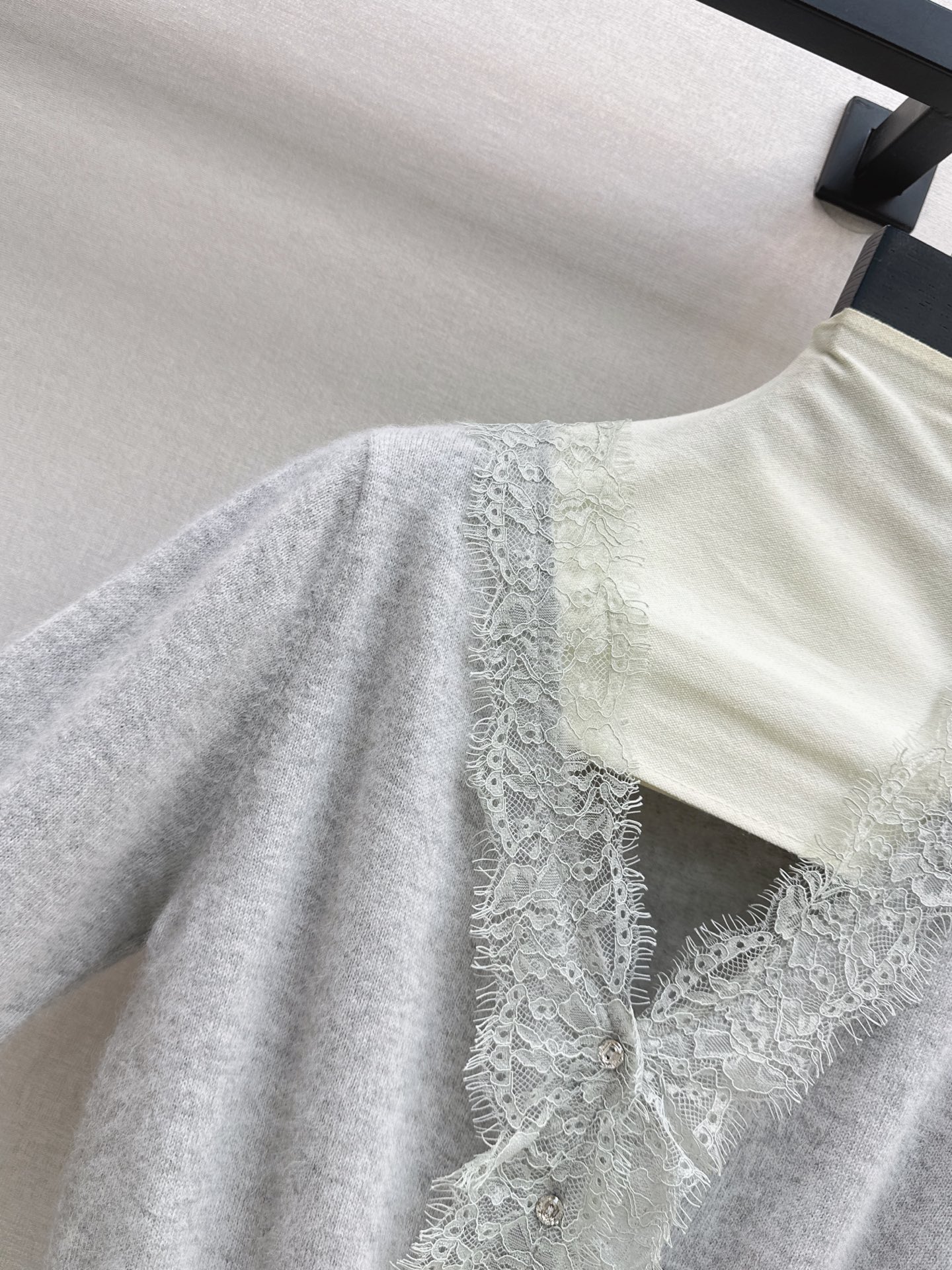 ES 26fw lace contract knit sweater