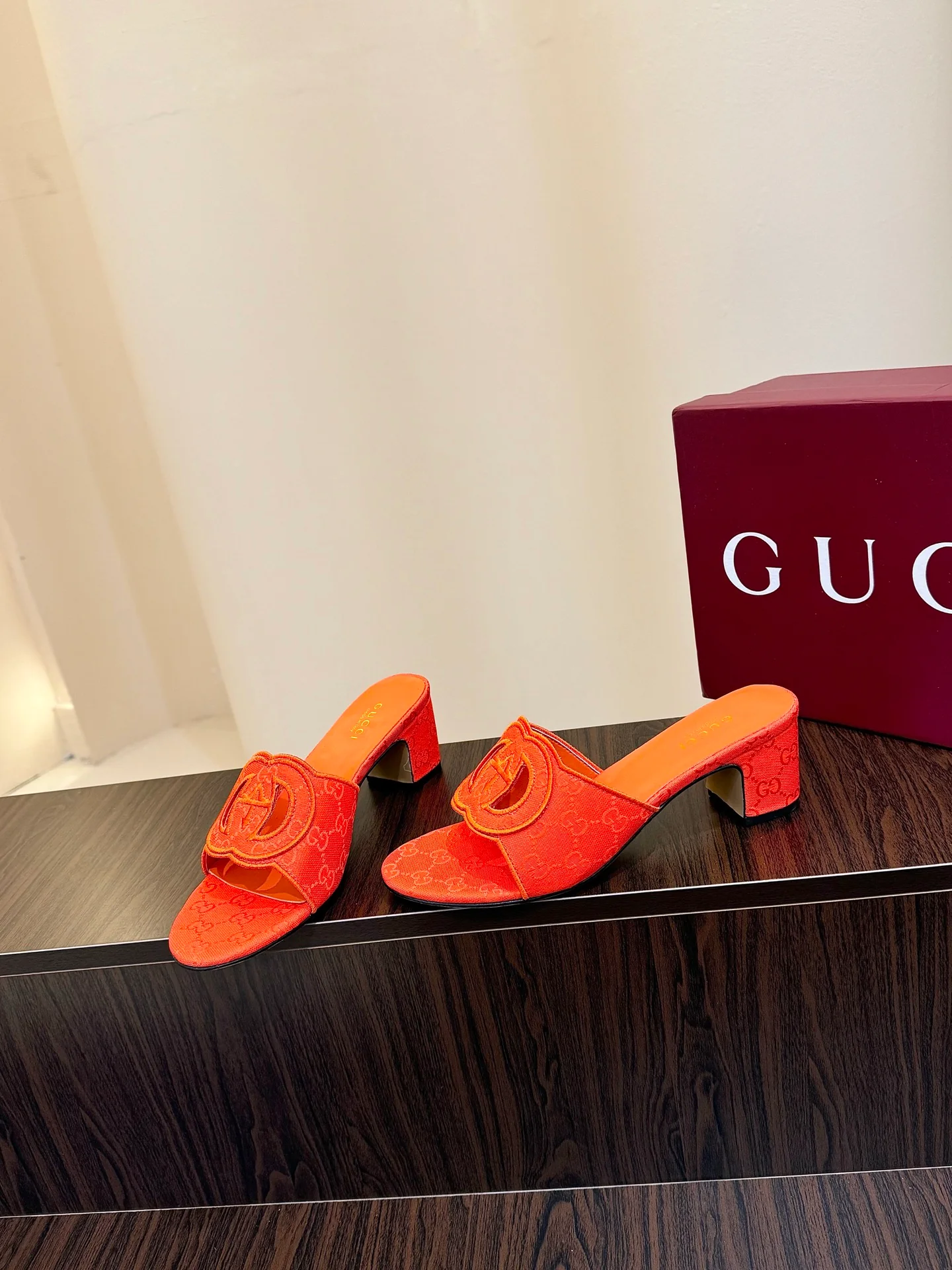 Gucc 25fw slide sandals