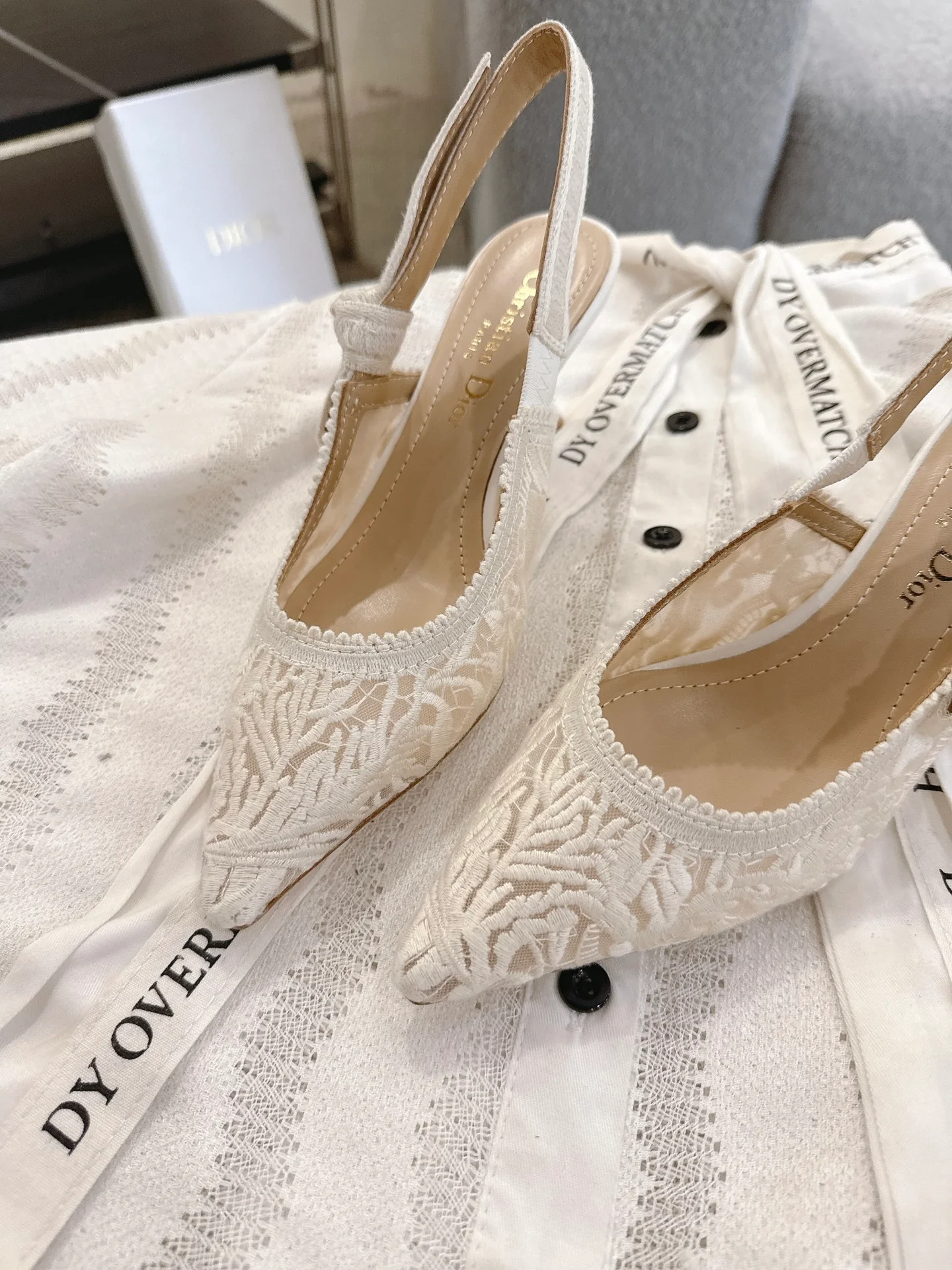 CD 25fw lace kitten slingback heels