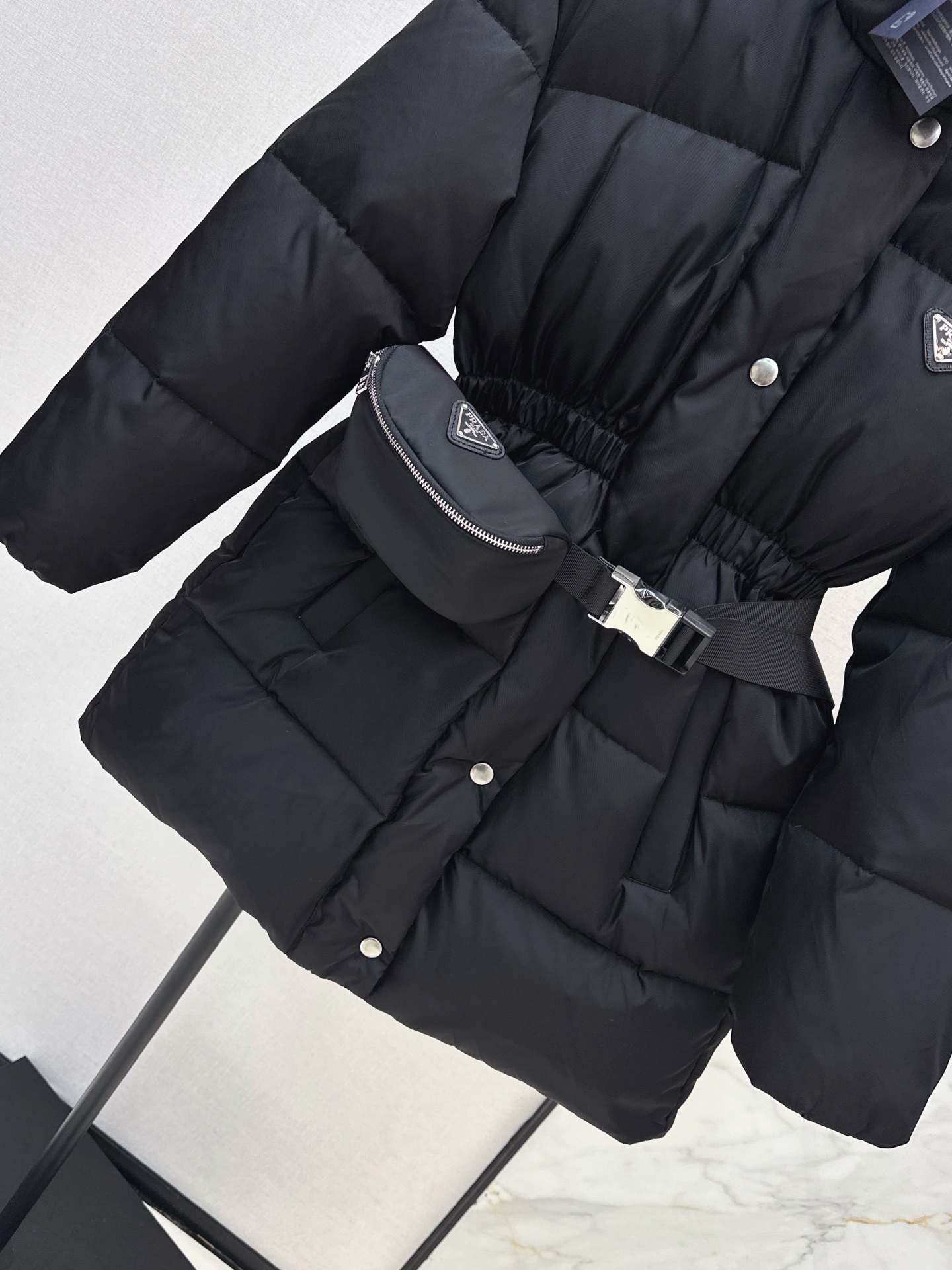Pra 26fw hooded belted down jacket
