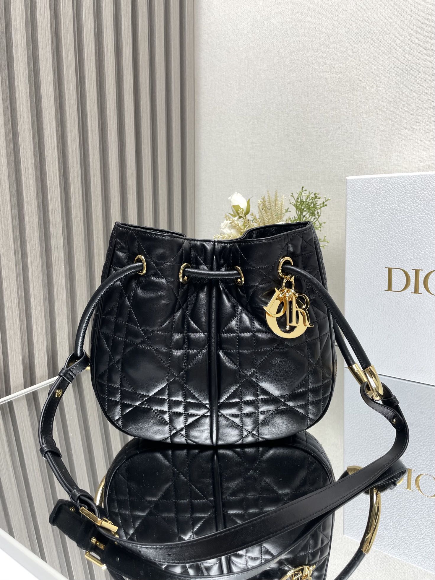 D  Medium  Nolita Bag