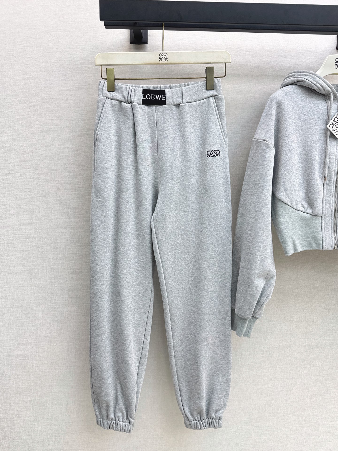 Loe 26fw embroidery hooded jacket pants sets