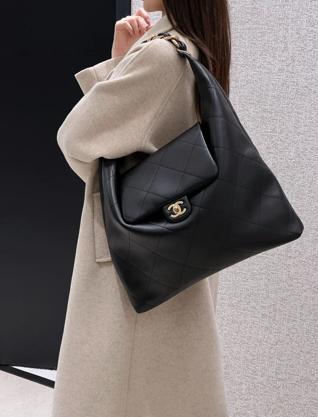 Chan 26C maxi hobo bag