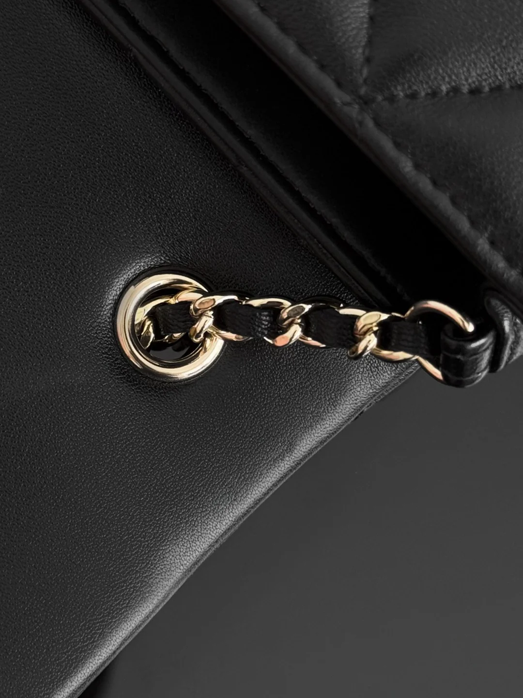 Chan 25S chain shoulder bag