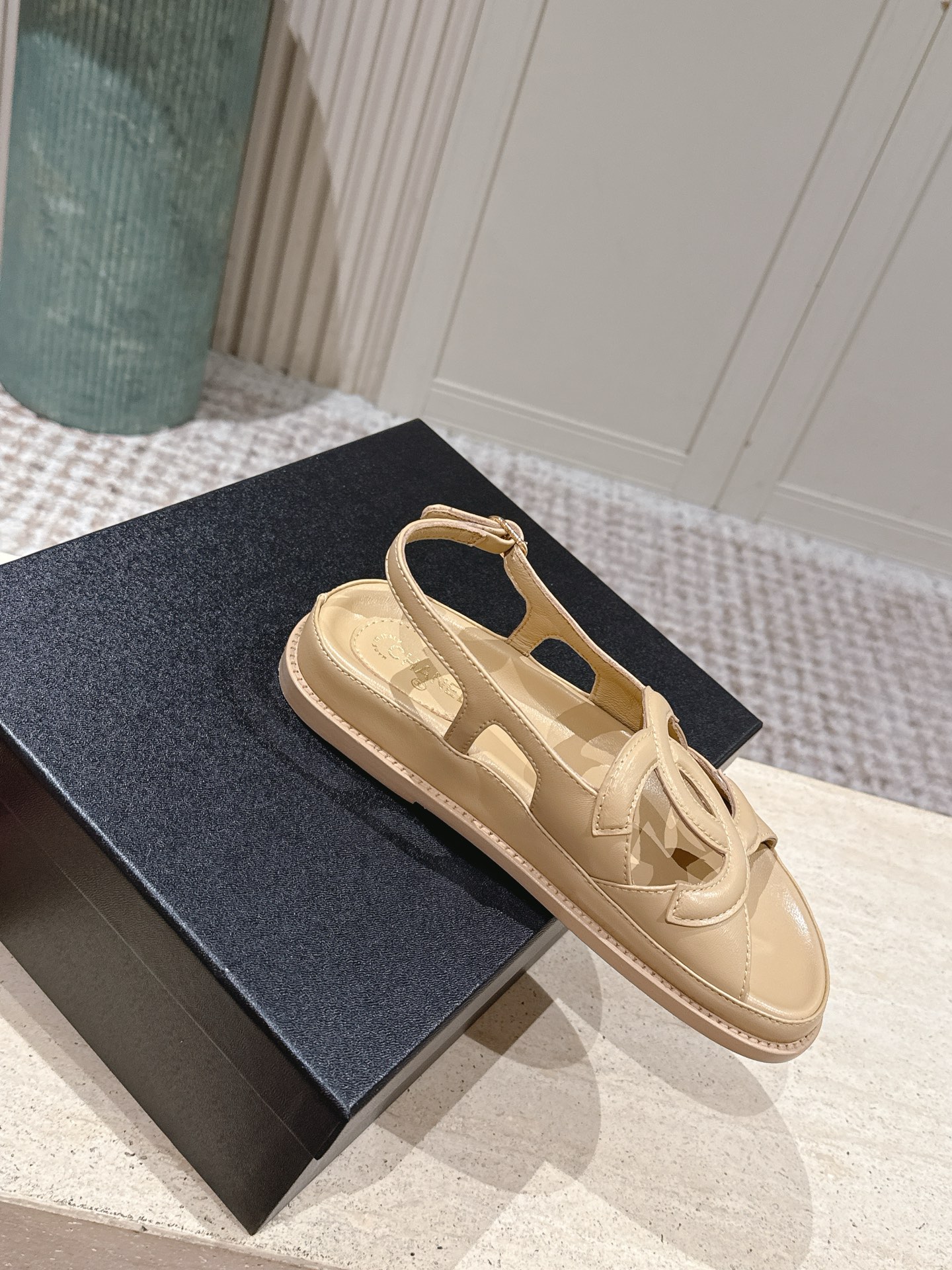 Chan 26fw sandals