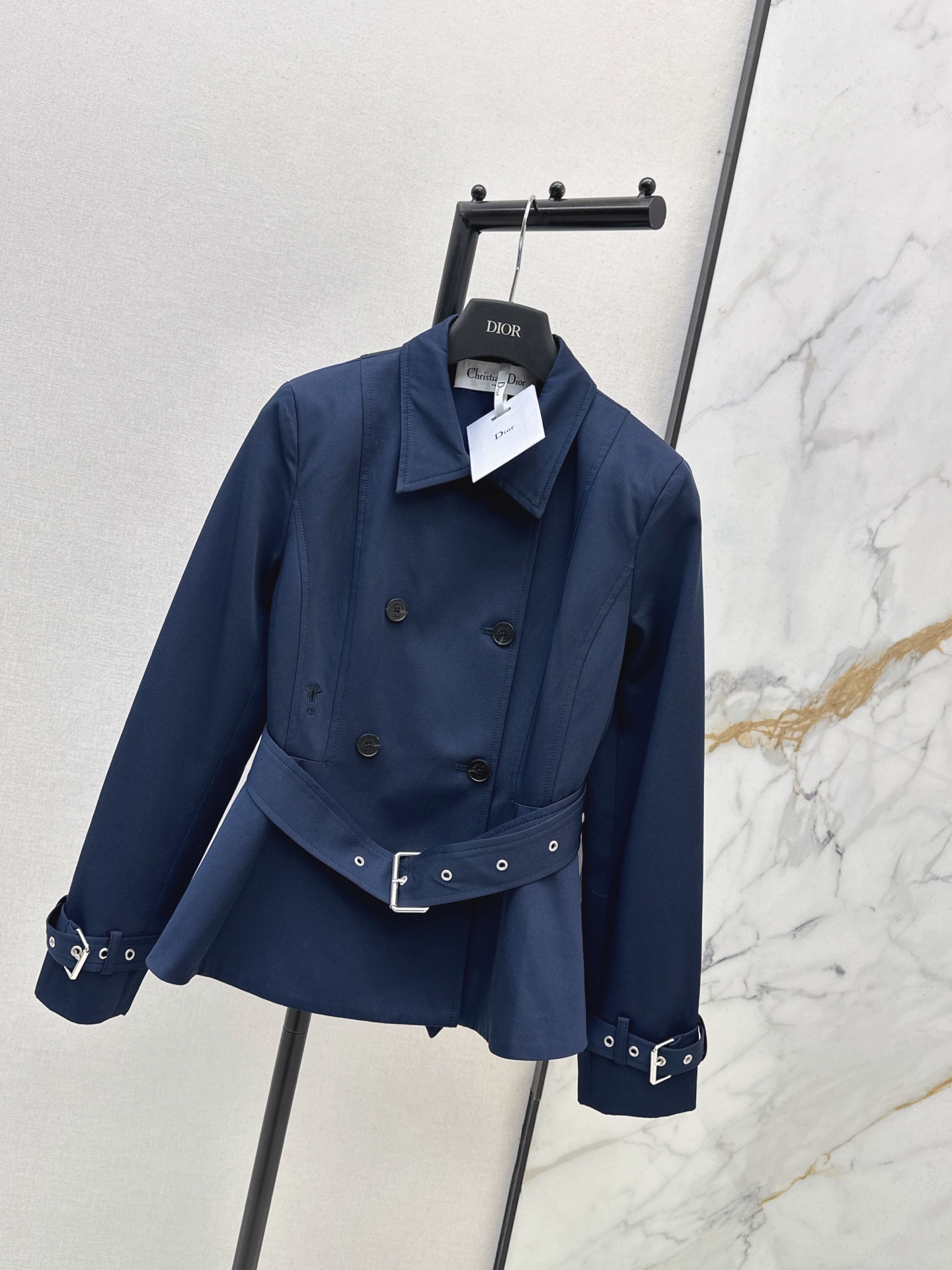CD 26fw cropped trench coats