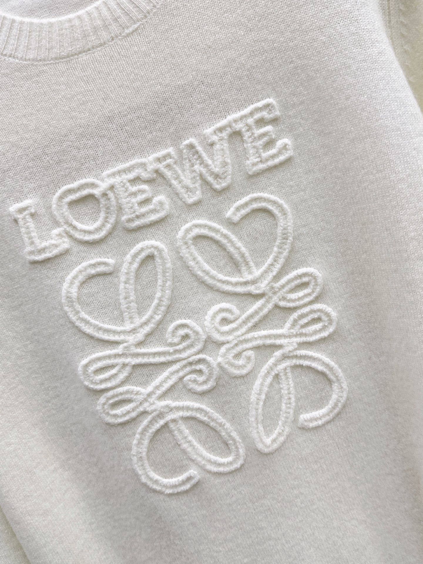 Loe 26fw embroidery sweater