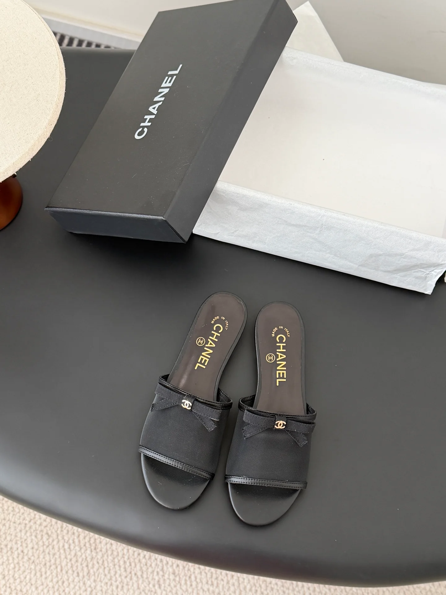 Chan 26ss bow mesh slides