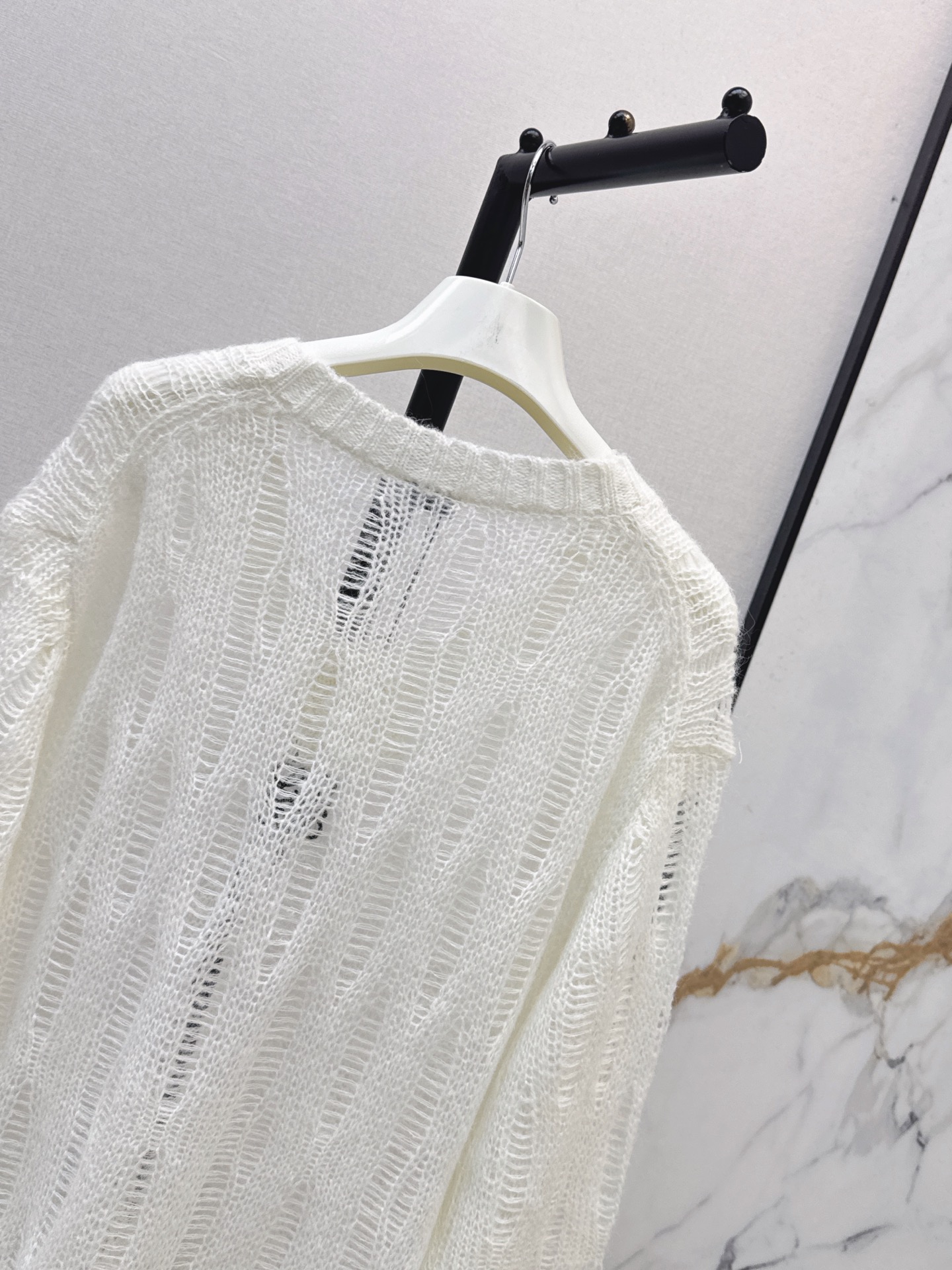 Loe 26fw hollow knit sweater