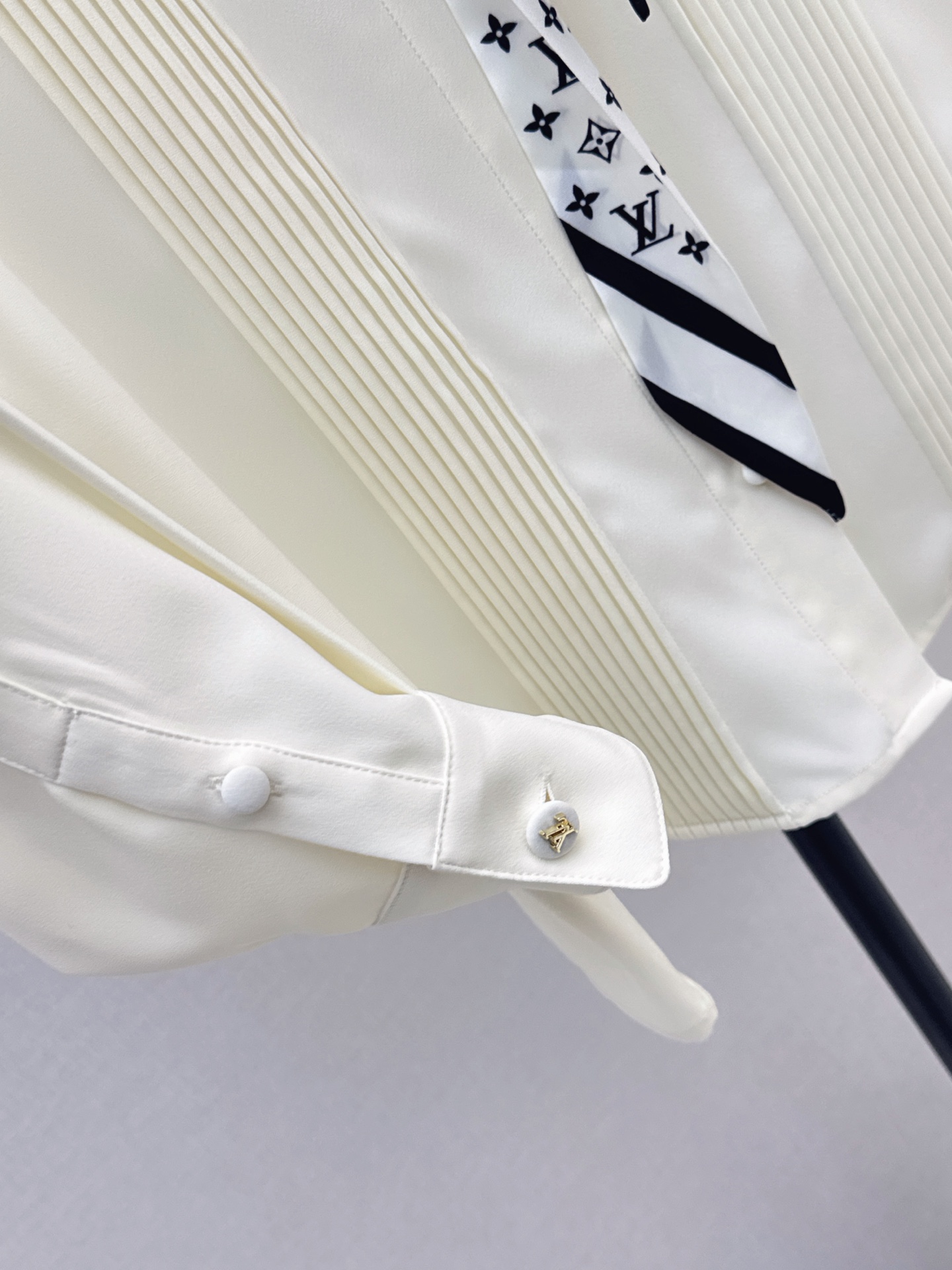 Loui 26fw scraf ribbon shirt