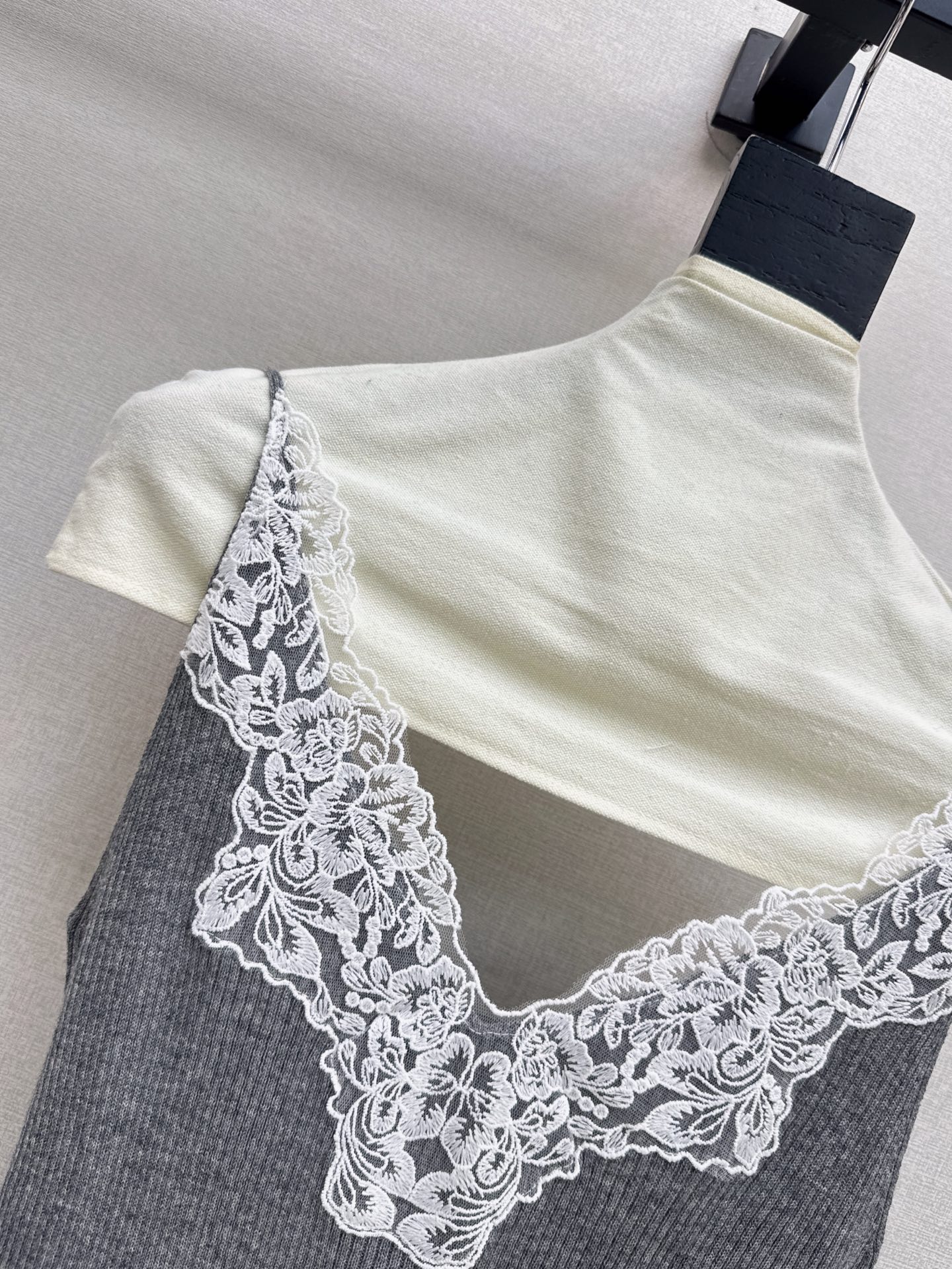 Sain 26fw lace camisole