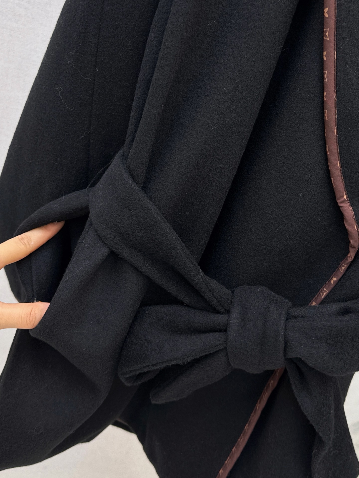 Loui 26fw belted wrap coats