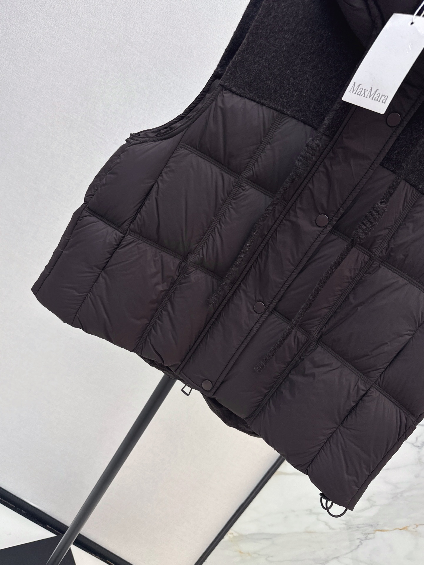 Max 26fw knit contract hooded down vest