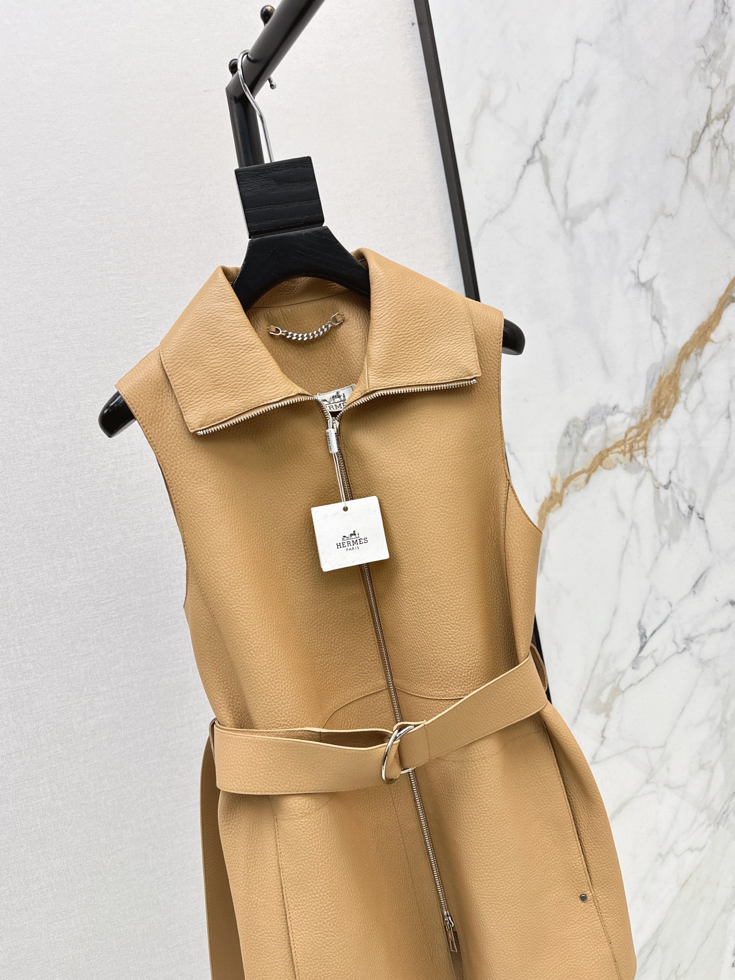 Her 26fw belted leather vest jacket