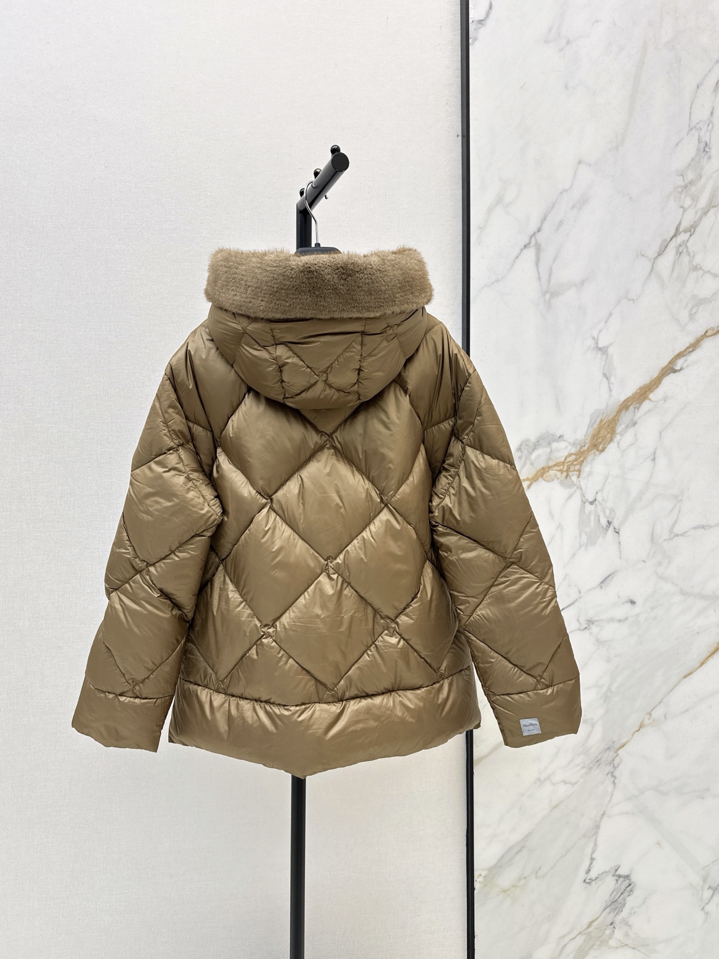 Max 26fw fur-trim down jacket