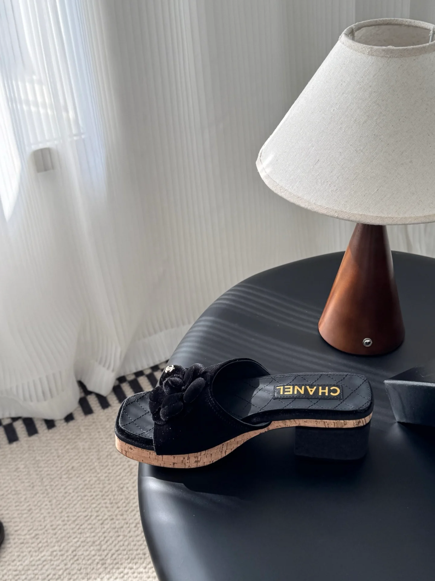 Chan 26ss camellia sides sandals