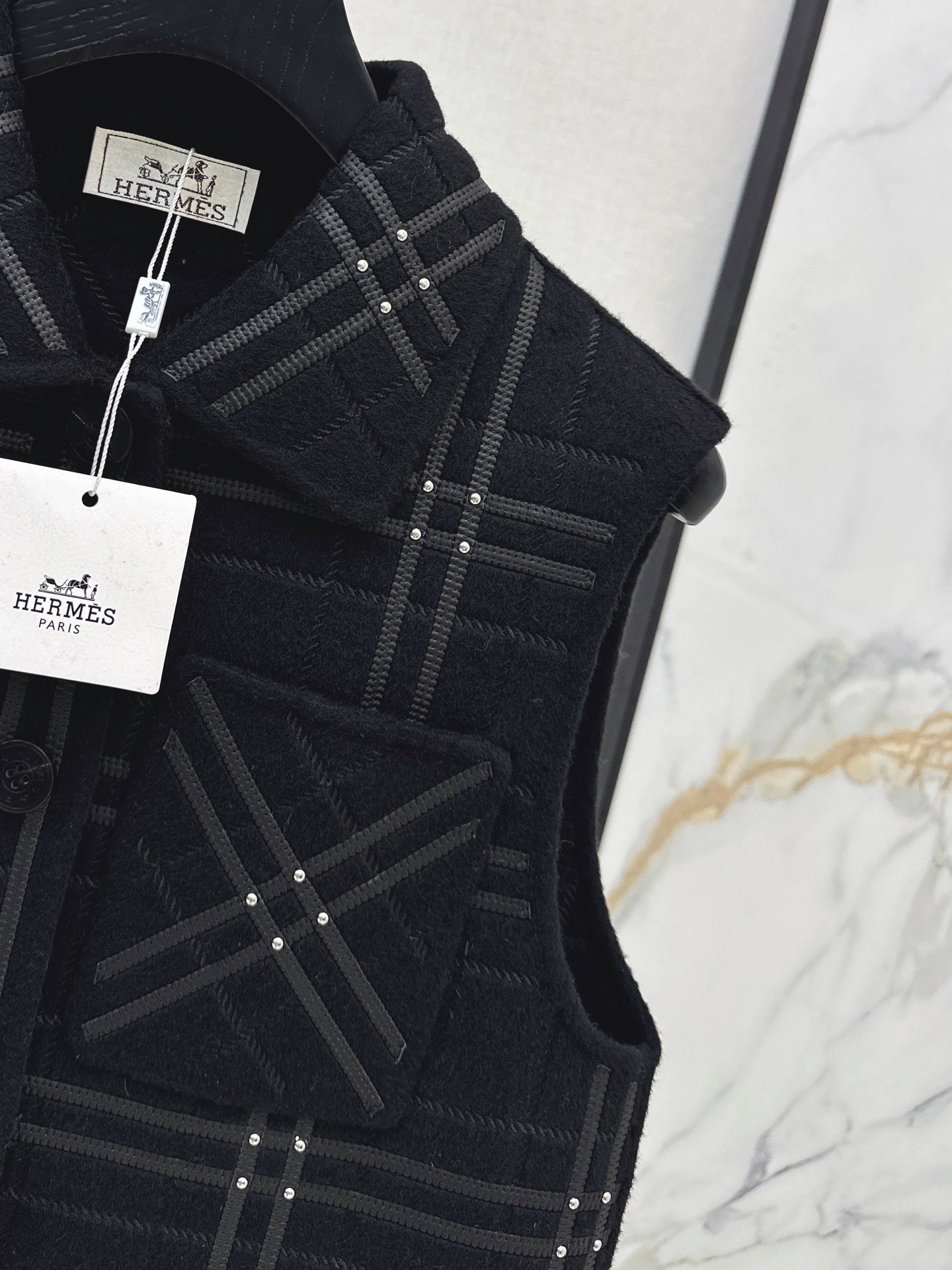 Her 26fw embroidery woole vest