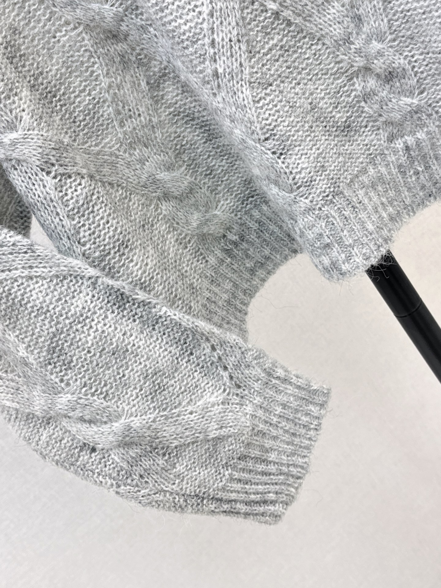 Miu 26fw letter embroidery sweater