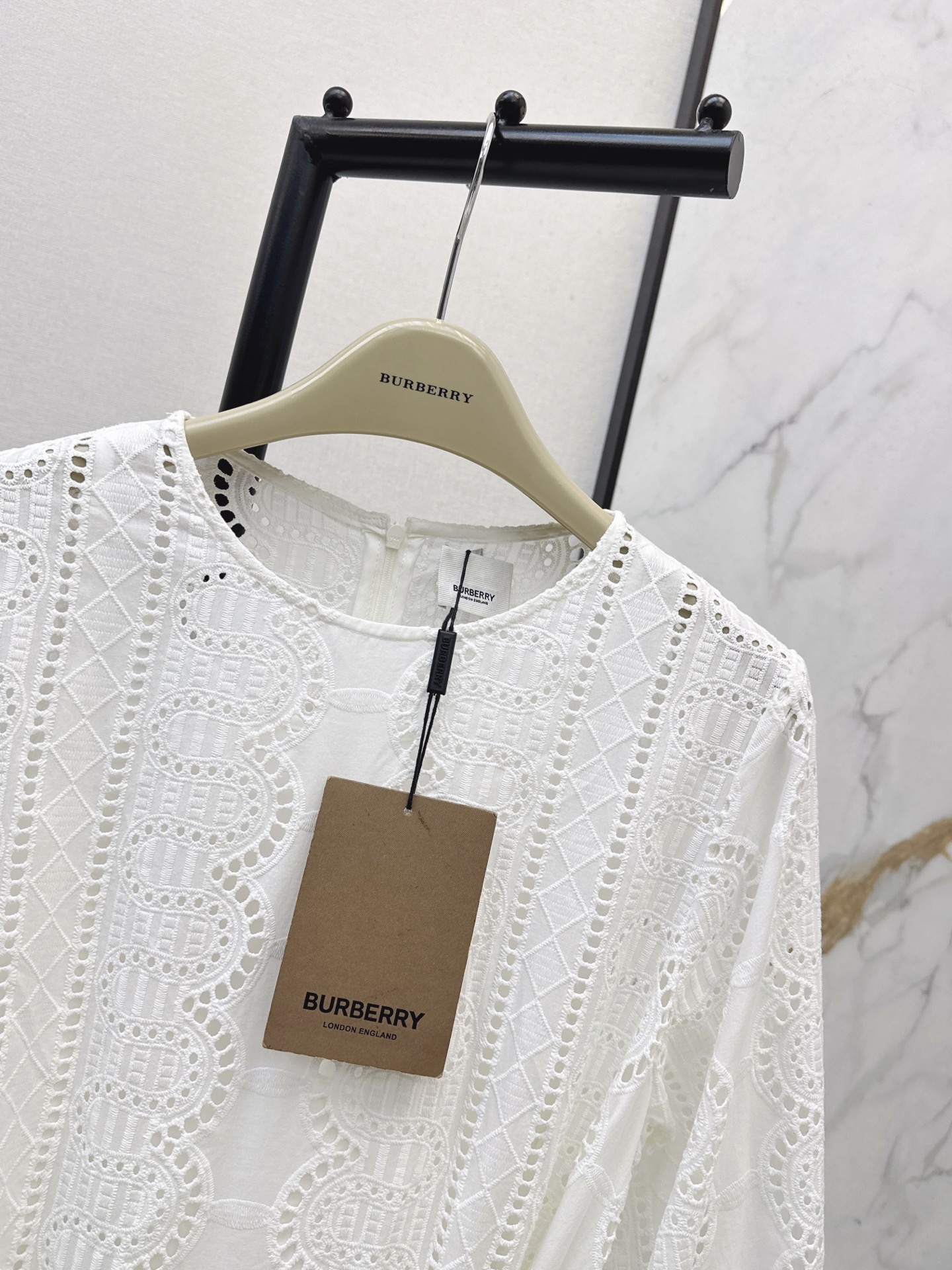 Burb 26ss embroidery belted dress