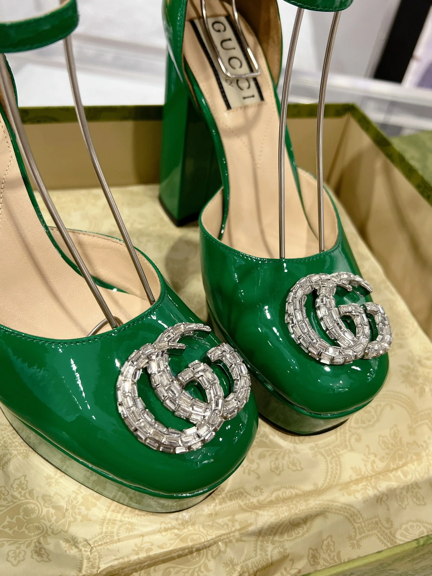Gucc 25fw chunky heels with crystal diamond bling pumps