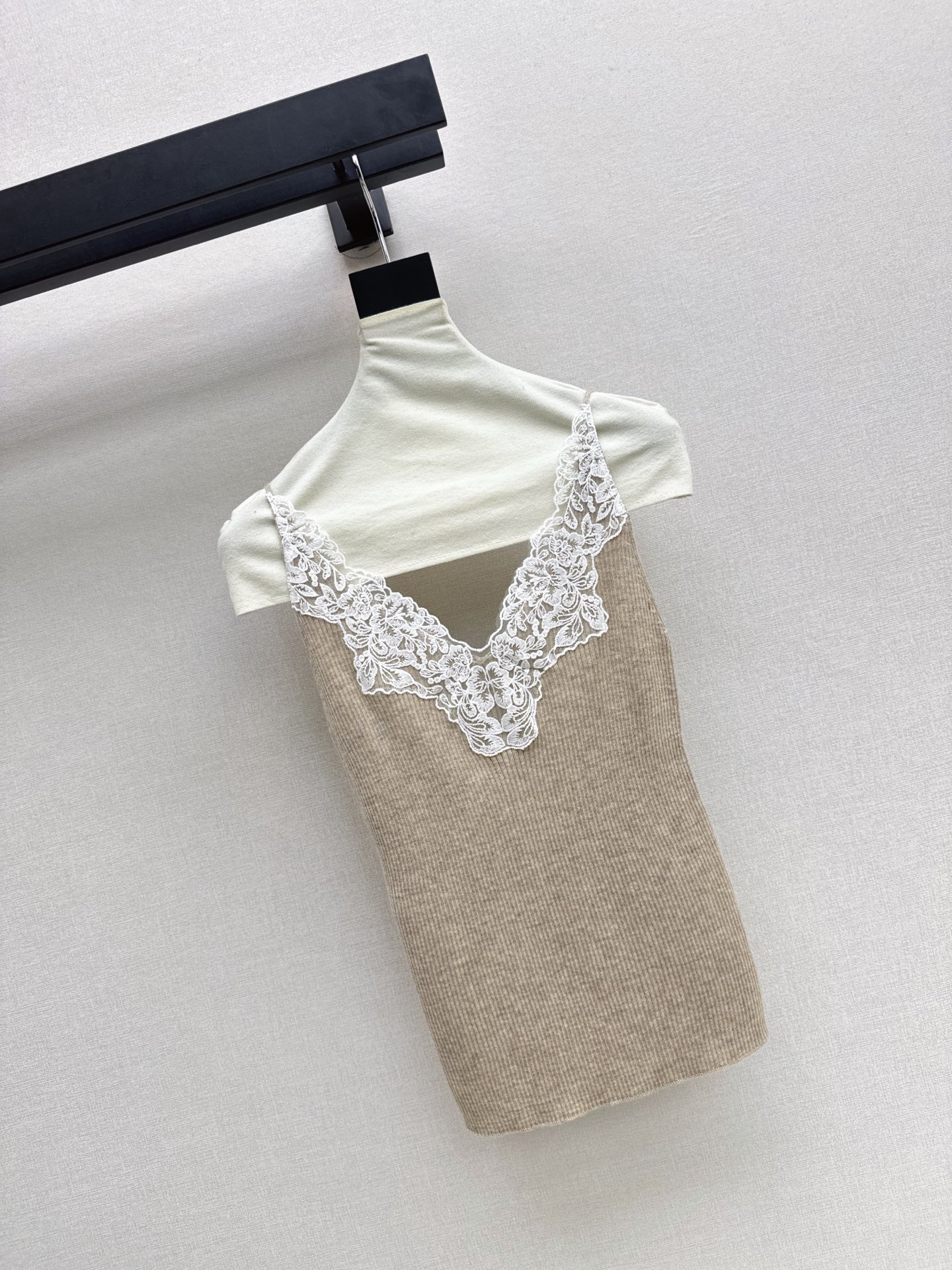 Sain 26fw lace camisole