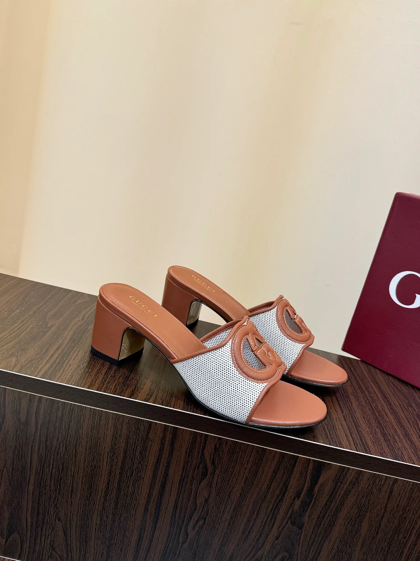 Gucc 25fw slide sandals