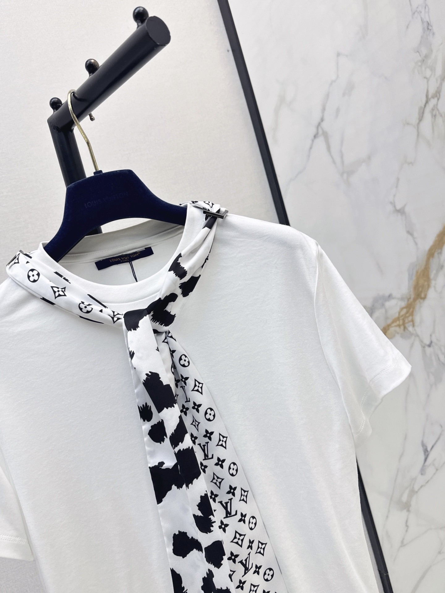 Loui 26fw print scraf t-shirt