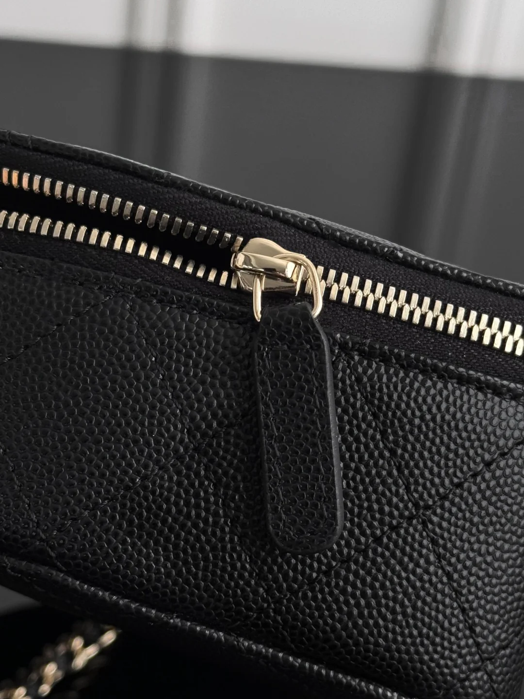 Chan 25C shell bag with chain