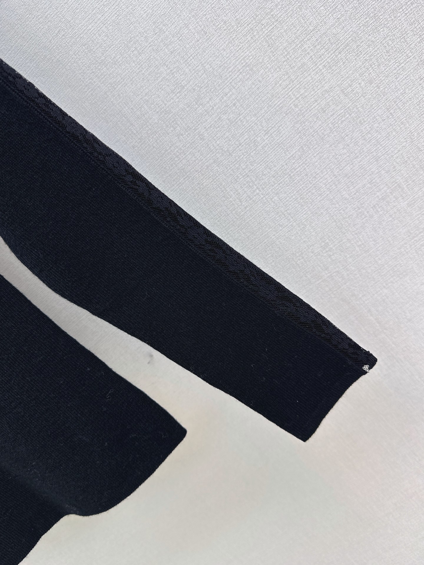 ES 26fw lace embroidery knit basic tee