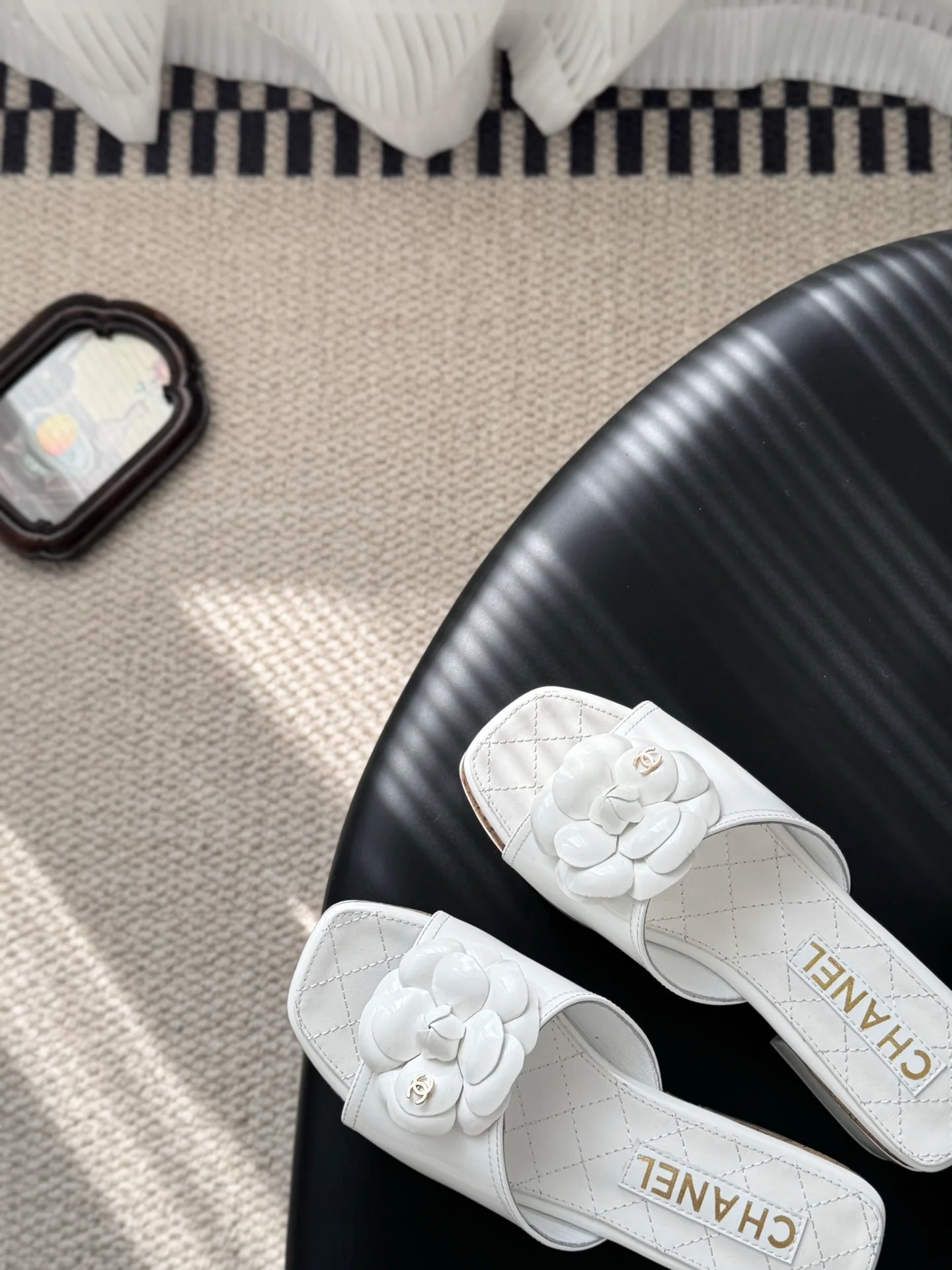 Chan 26ss camellia sides sandals