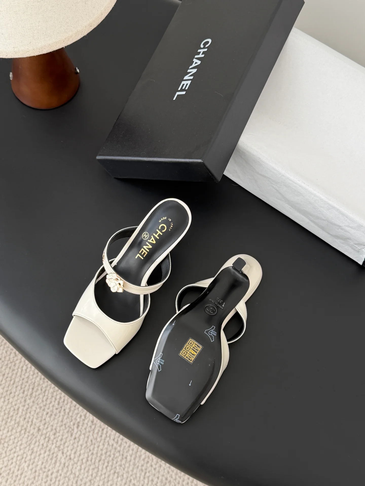 Chan 26ss camellia leather open-toe stiletto sandals