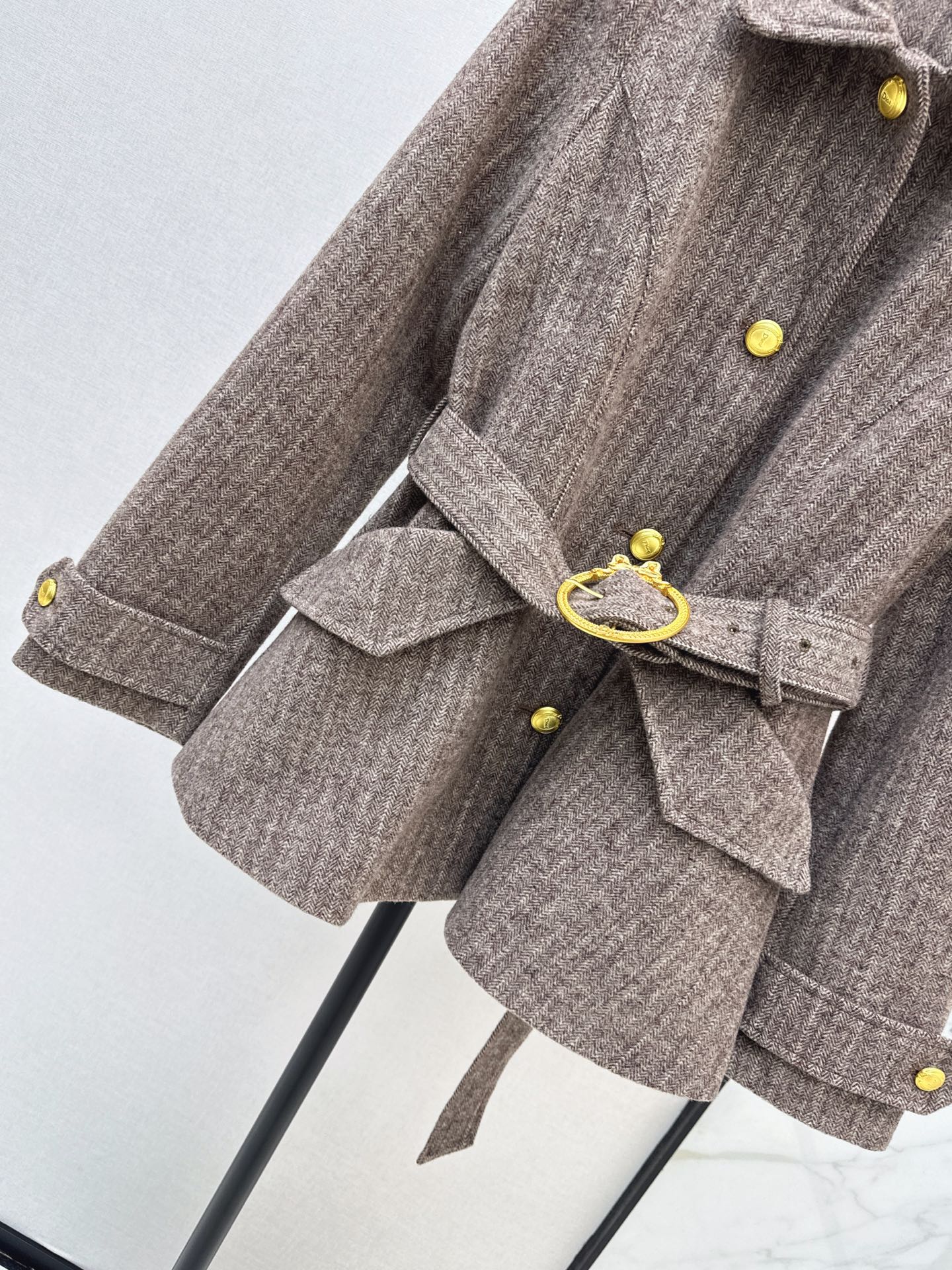 CD 26fw  herringbone belted jacket