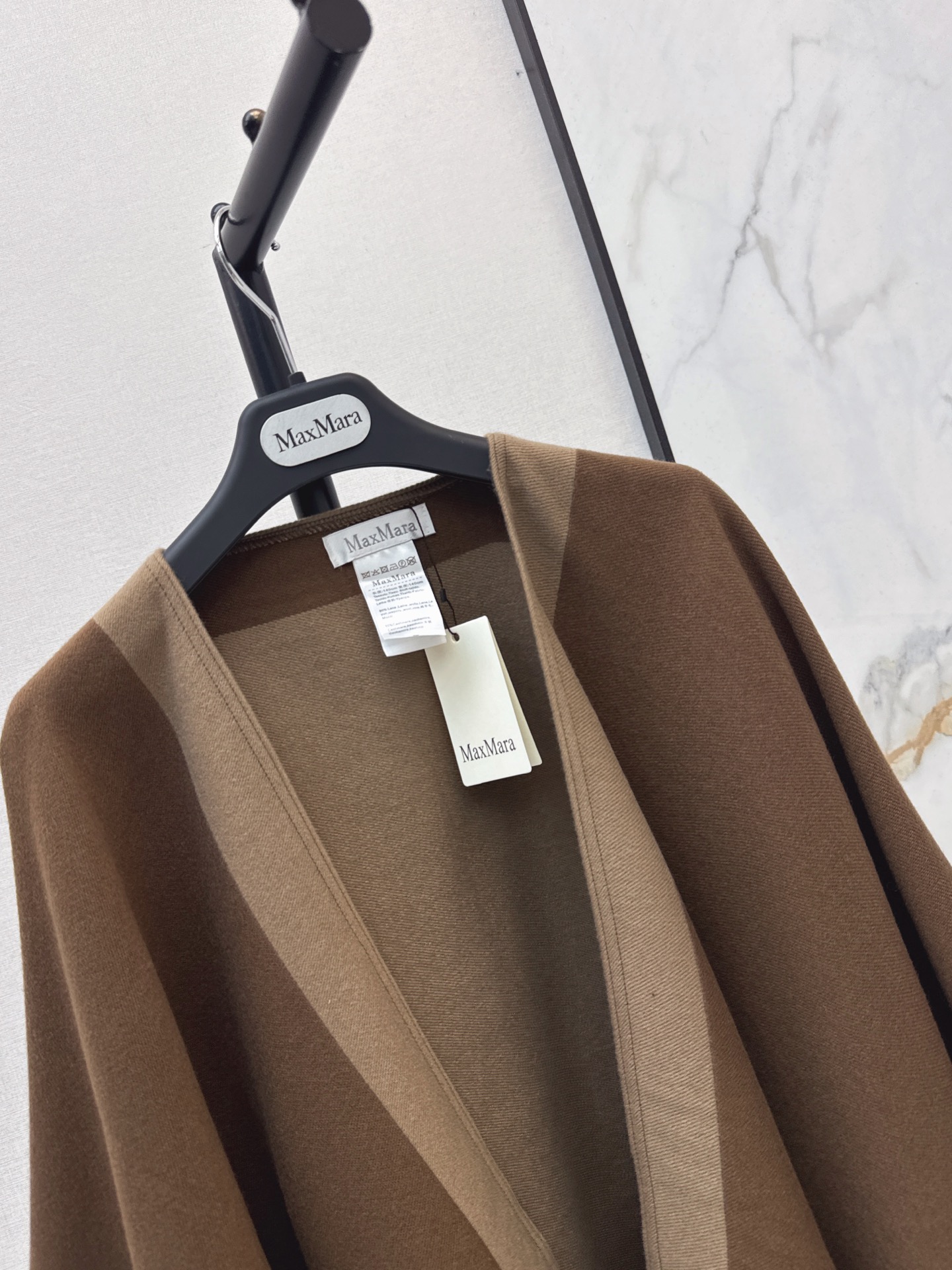 Max 26fw jacquard shawls