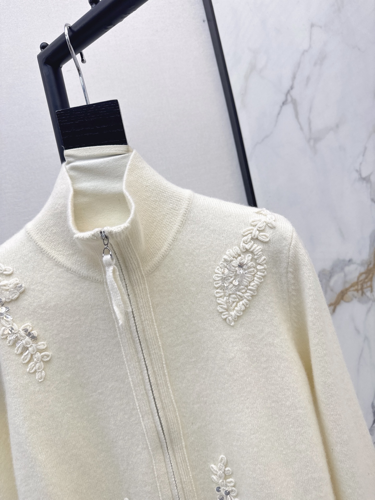 Brun 26fw embroidery zipper cardigan